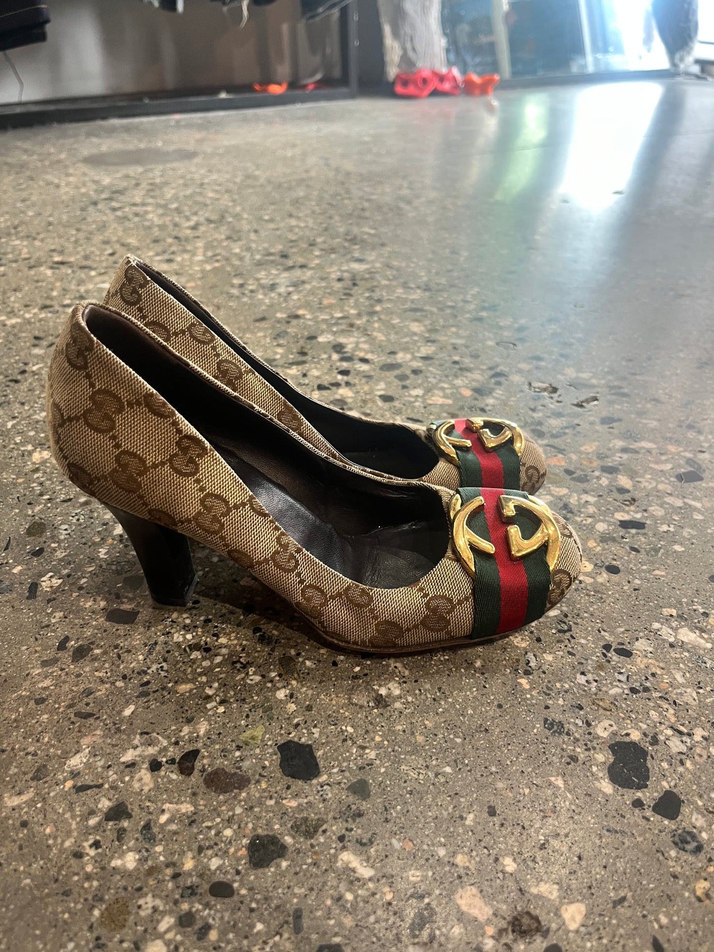 (5 US) Gucci GG Canvas Pump