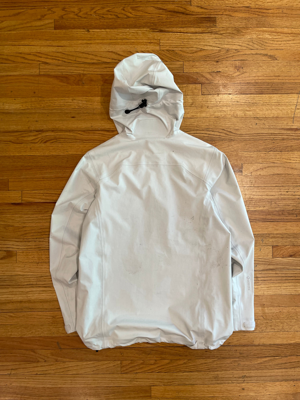 (XS) Arc’teryx Beta Platinum White Goretex Jacket
