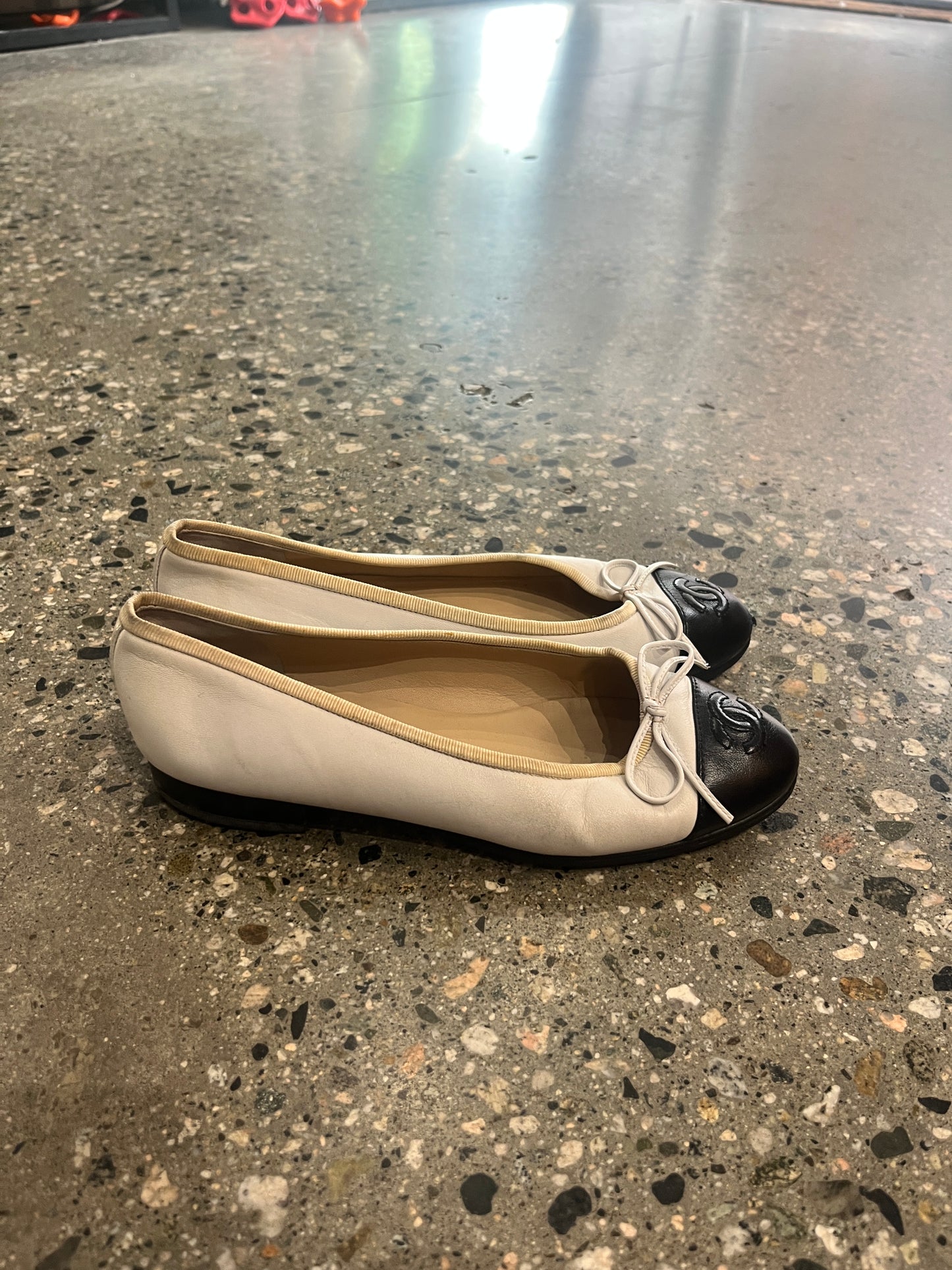 (5.5 US) Chanel Ballet Flats - White