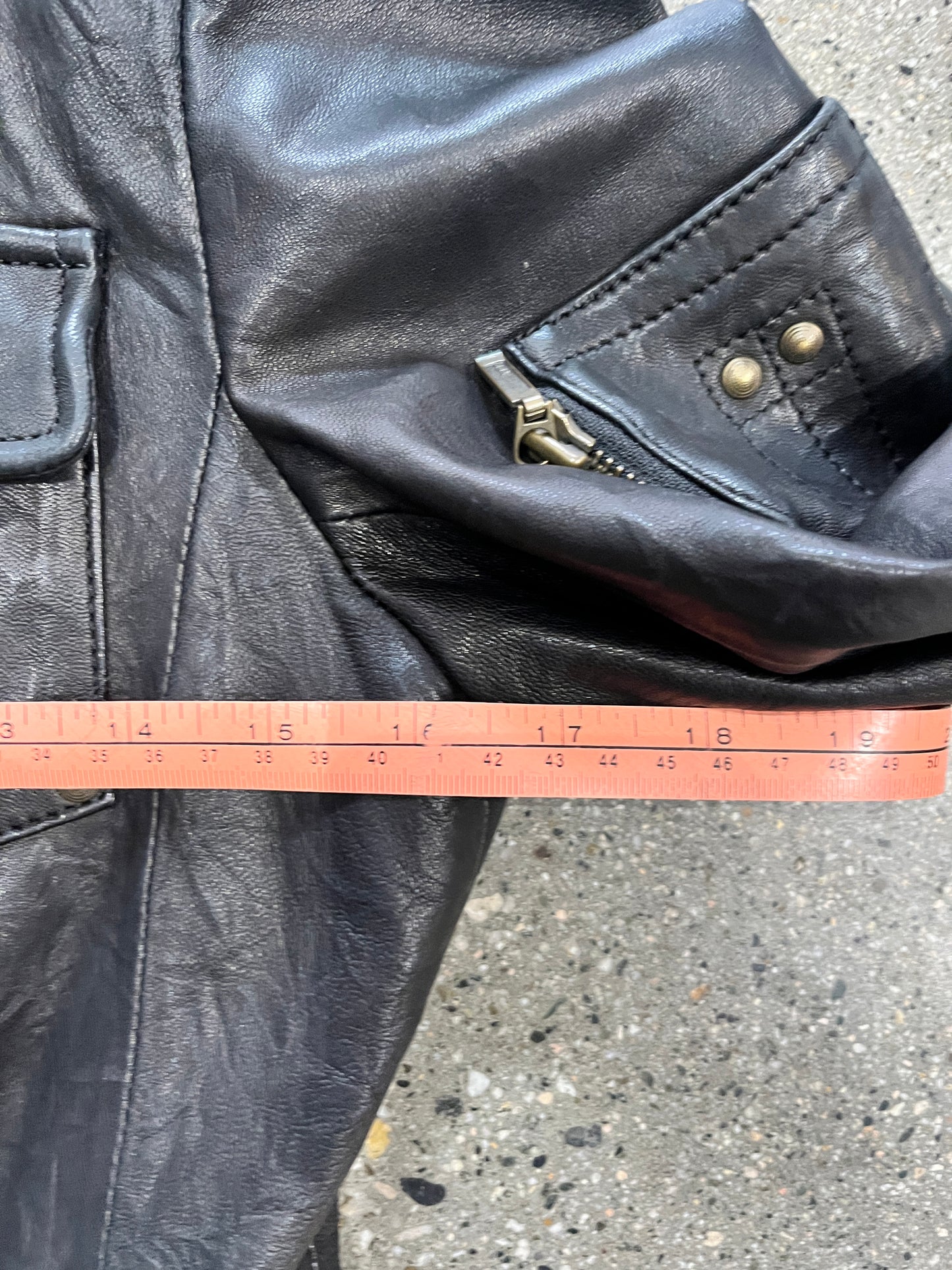 (Womens S) Danier Black Cropped Leather