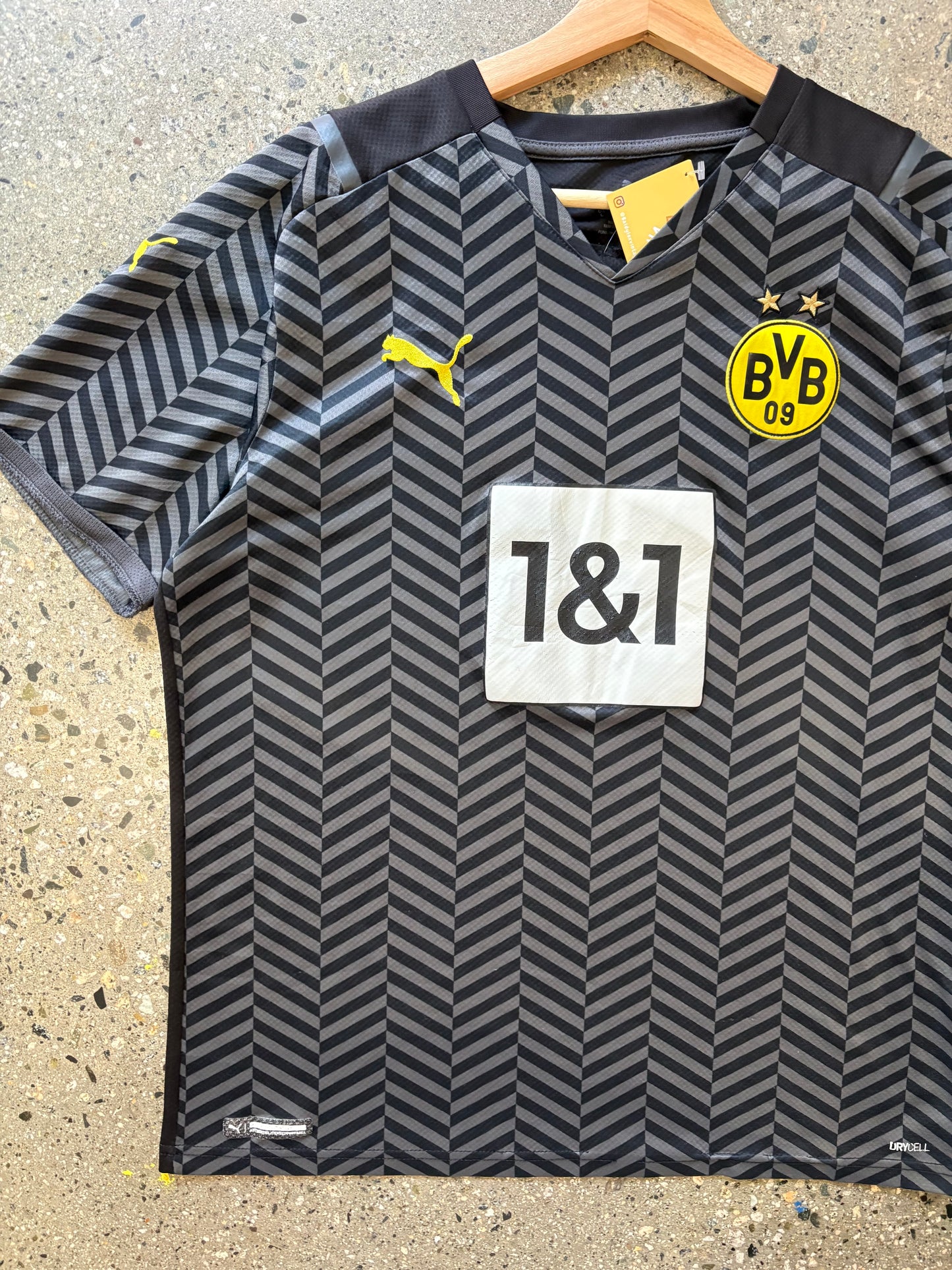 (L) PUMA Borussia Dortmund 2021-2022 Away Kit