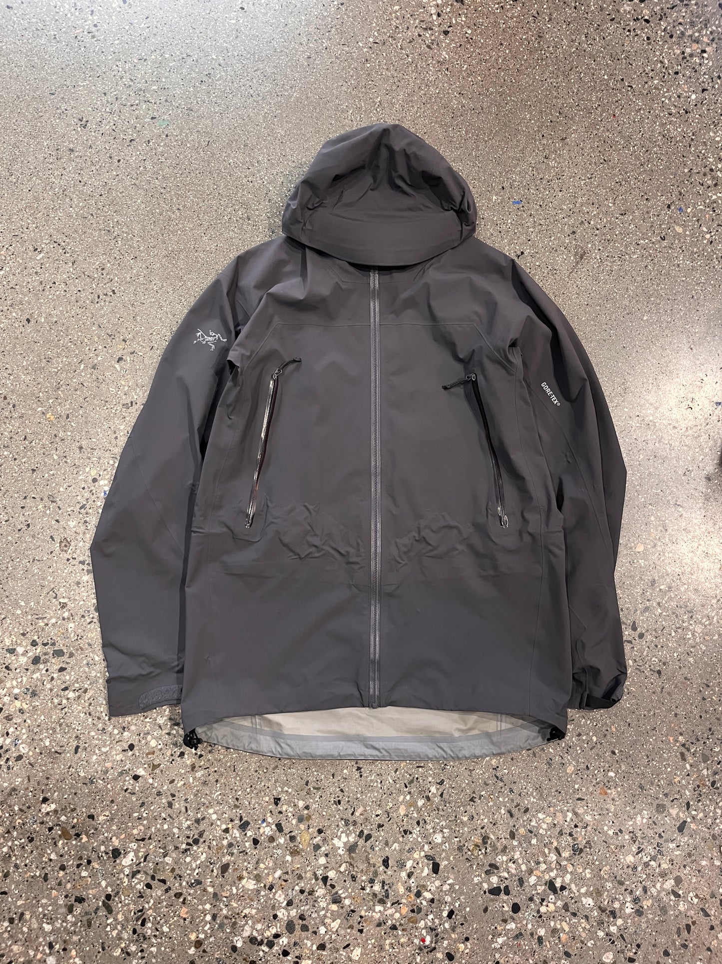 (L) Grey Arcteryx Zeta AR