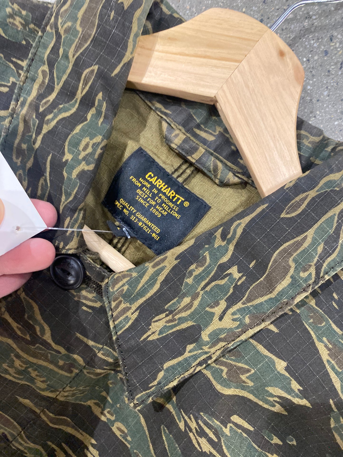 (L) Carhartt WIP buttonup