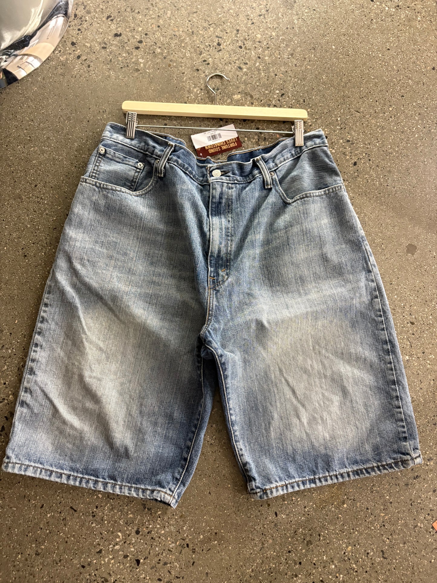 38” Levi Baggy Jort