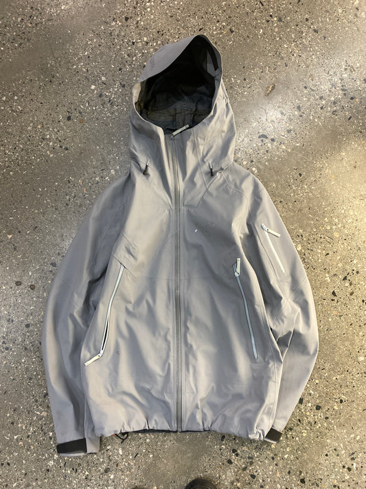 (womens M ) FW25 - Arc’teryx Sample Goretex Beta SL