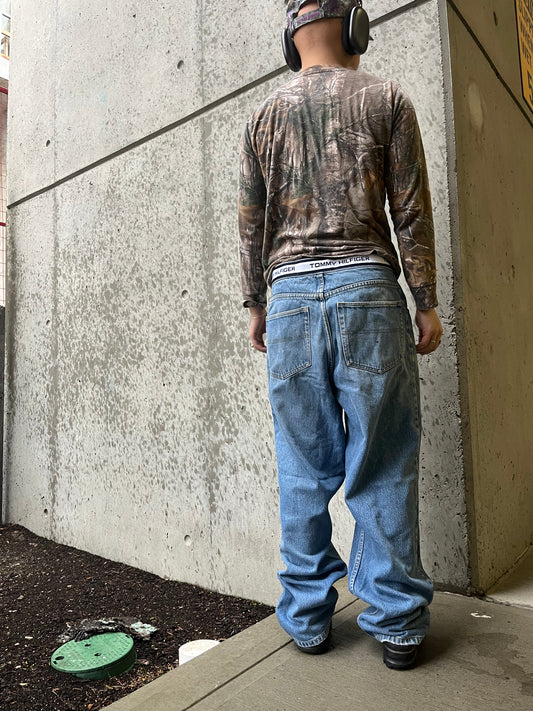 (33”) Tommy Hilfiger baggy Blue Denim