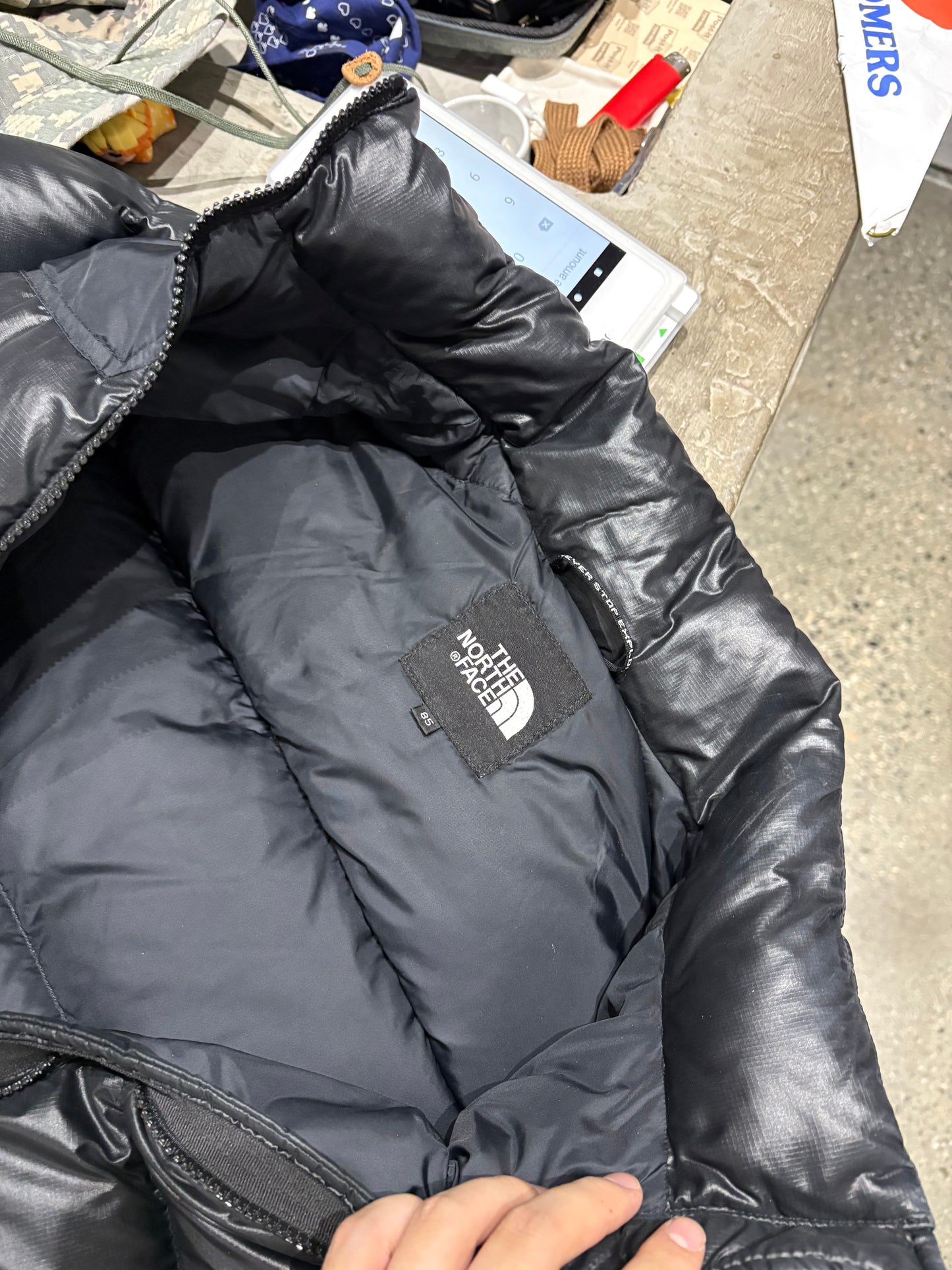 (S) All Black North Face 700 Puffer