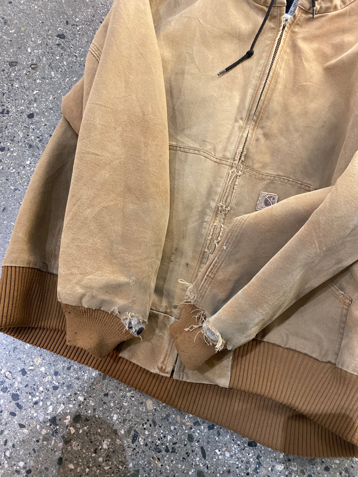 (XL) Carhartt Distressed Workwear Jacket ( no zipper pull)