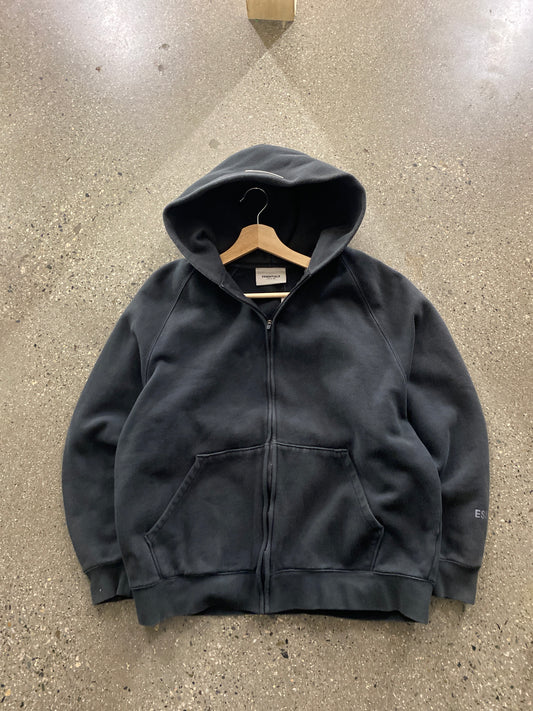 (m) Essentials Zip