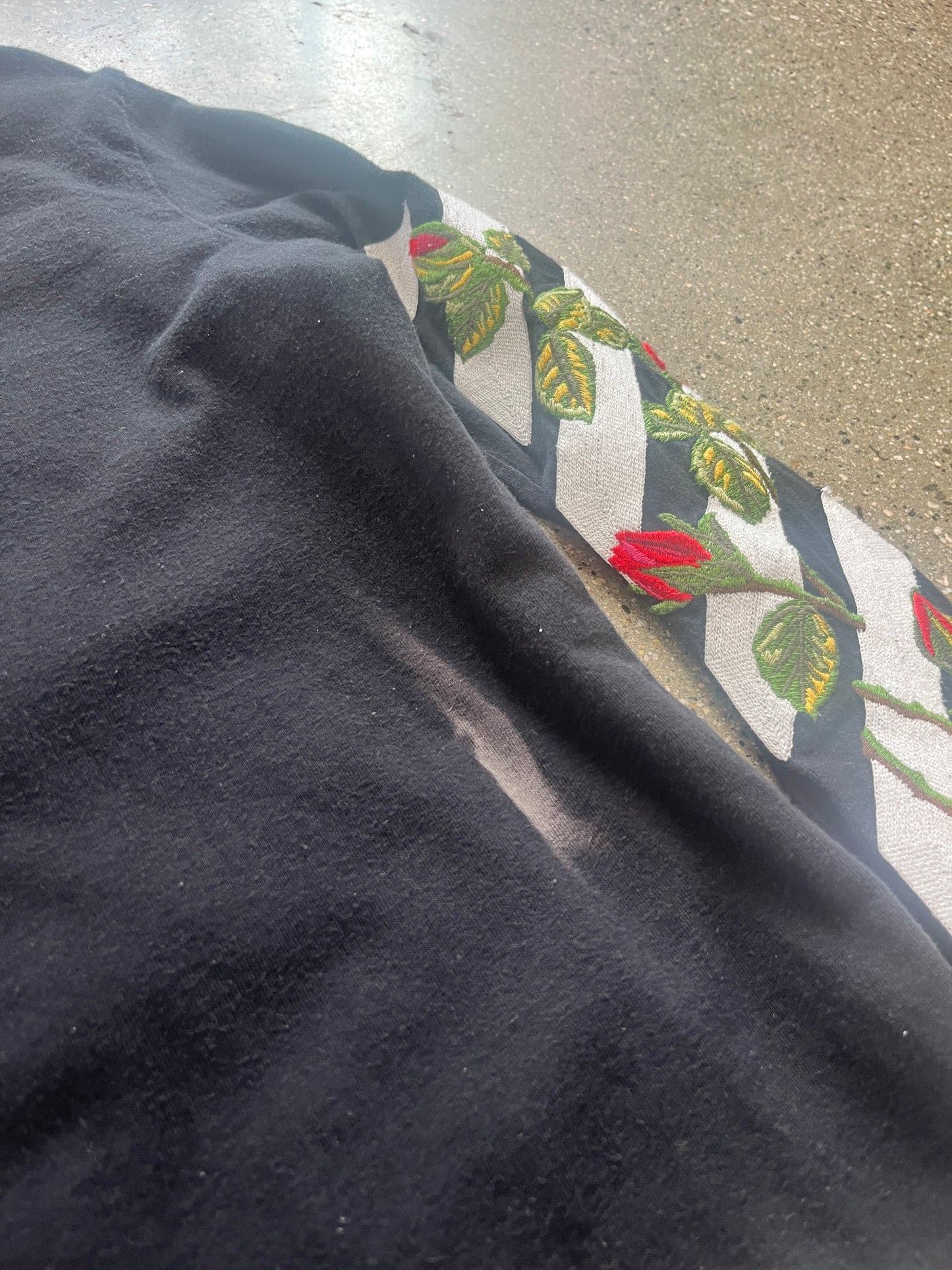 (XS/S) Off White Rose Longsleeve