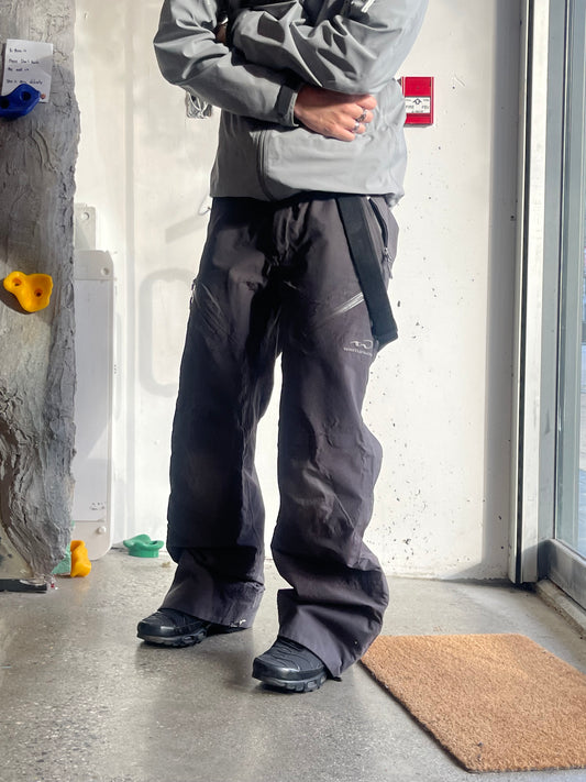 (30x30) FW1 - The North Face Snowpants with Suspenders