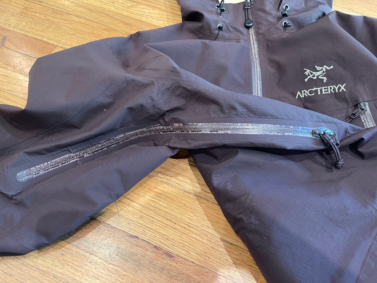 (Men’s M) 2007 Arc’teryx Alpha SV Teak Color Goretex Pro Shell ( as is )