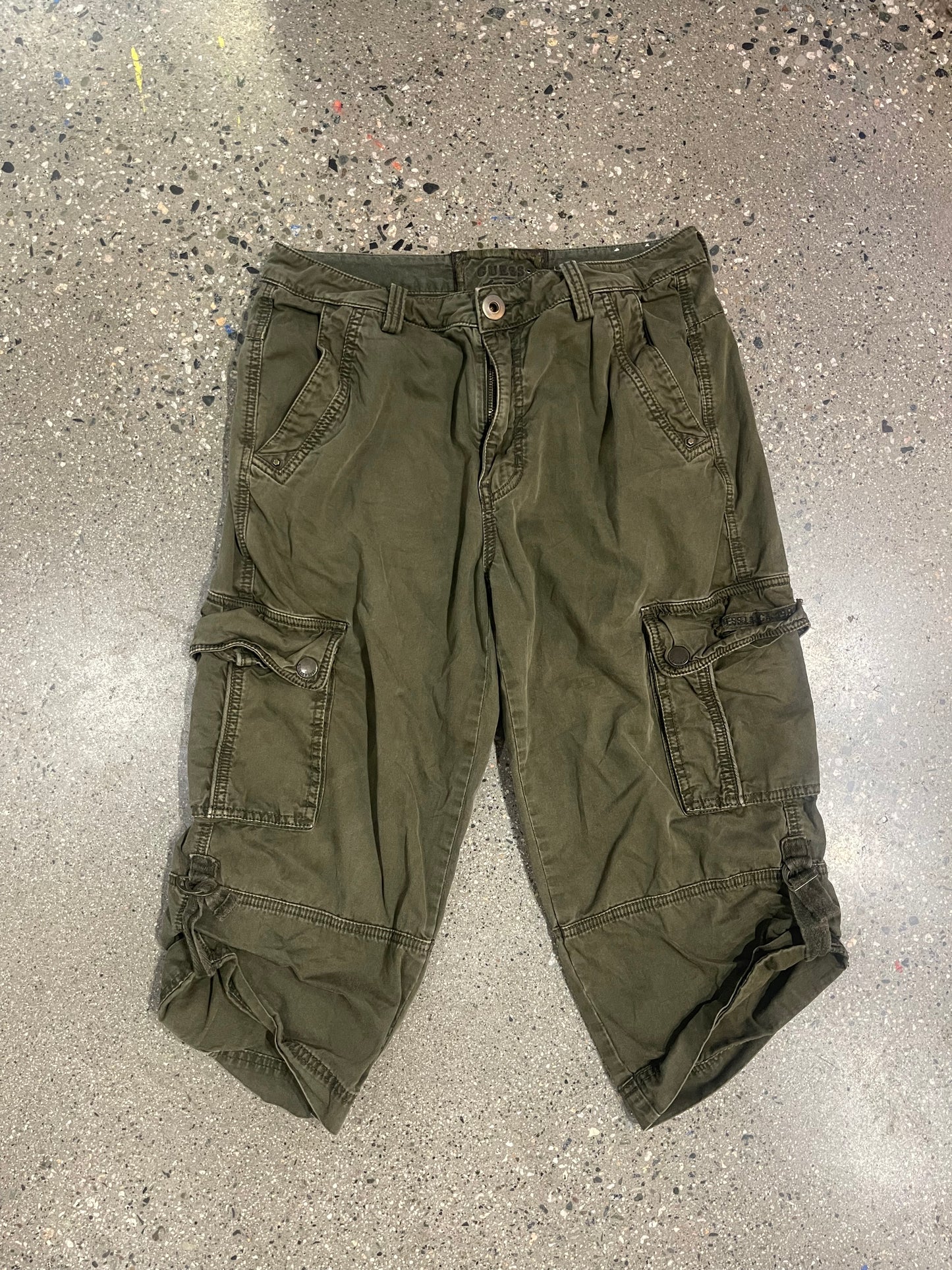 (31x21) Guess Olive Capri