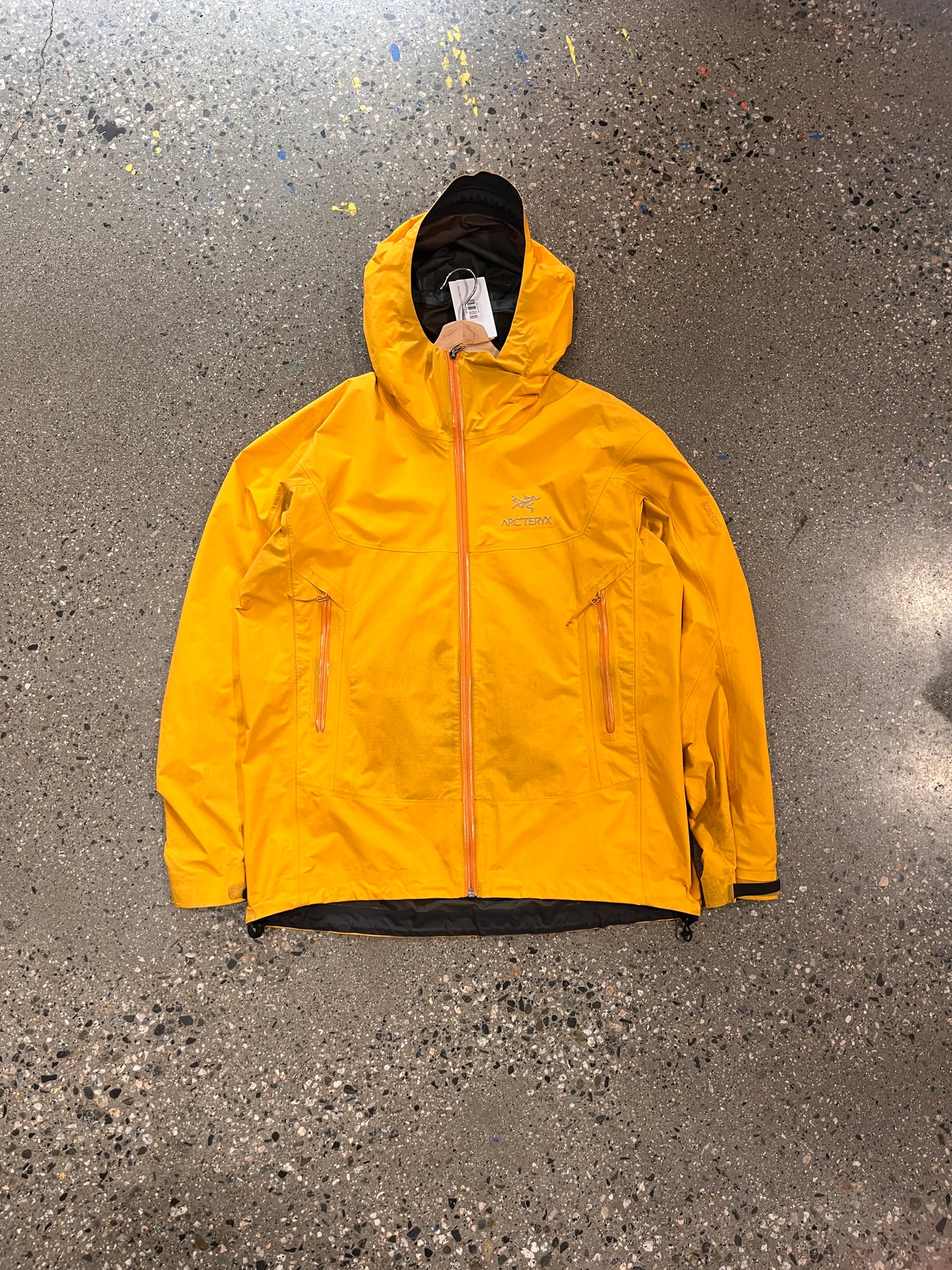 (Mens L) Yellow Arcteryx Beta SL ( AS IS CONDITION)