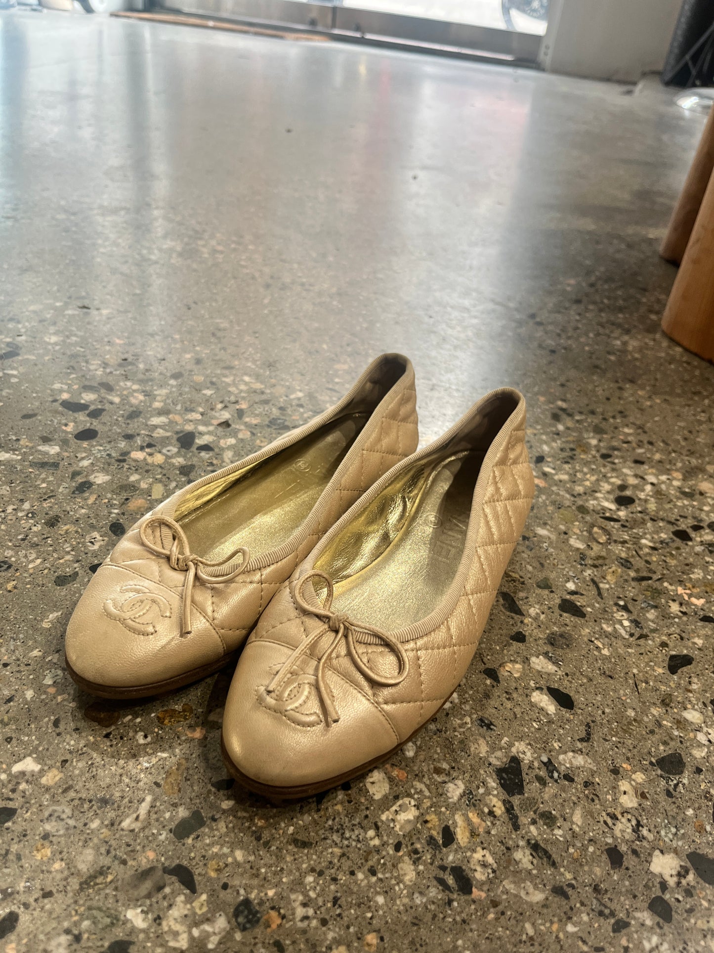 (6 US) Chanel Ballet Flats - Cream