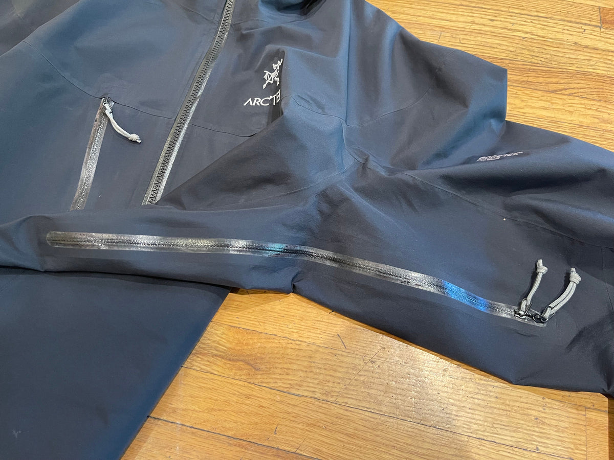 (Mens L) 2004 Arcteryx Alpha SV