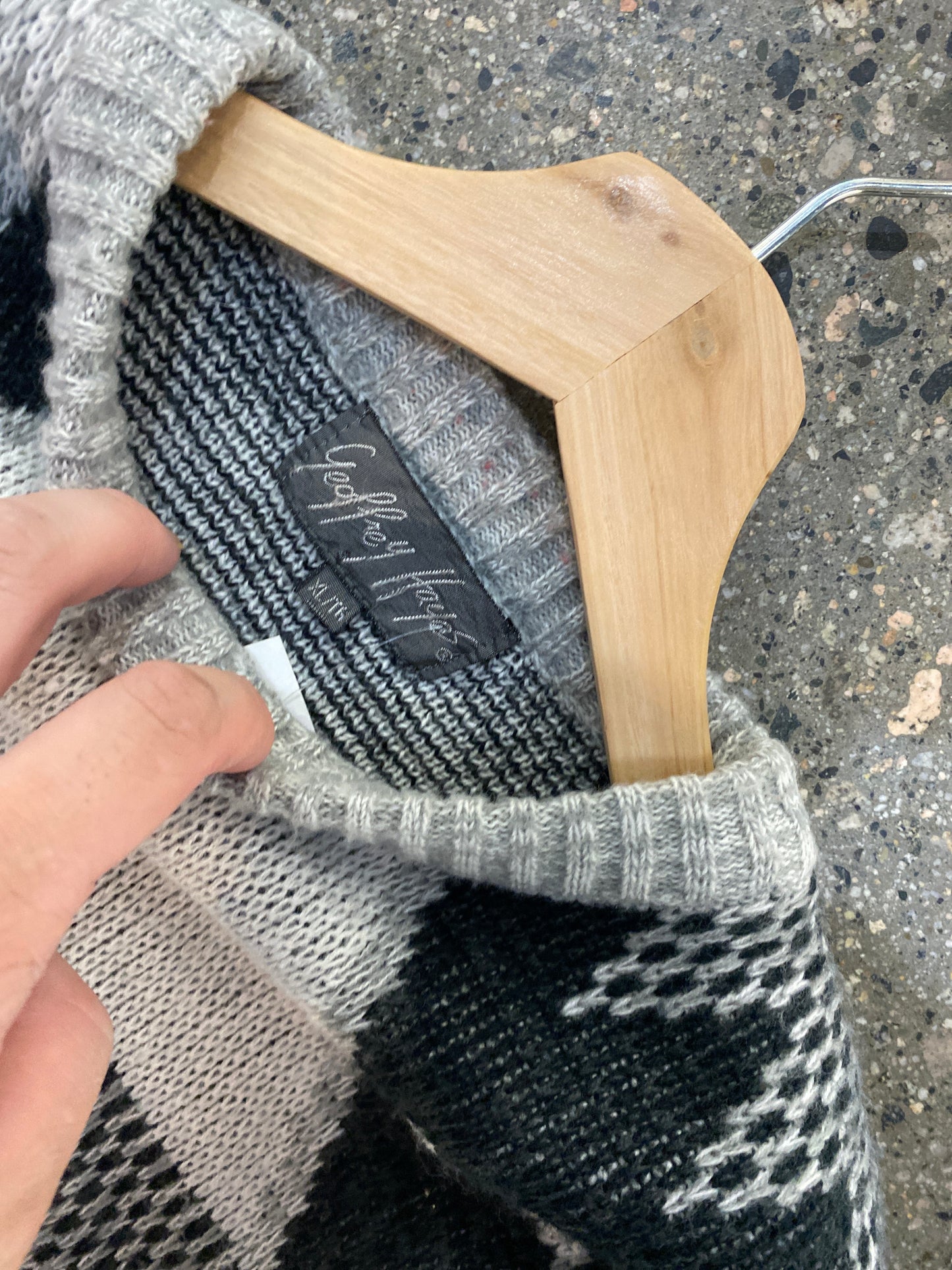 (S) White Grey Black Knit