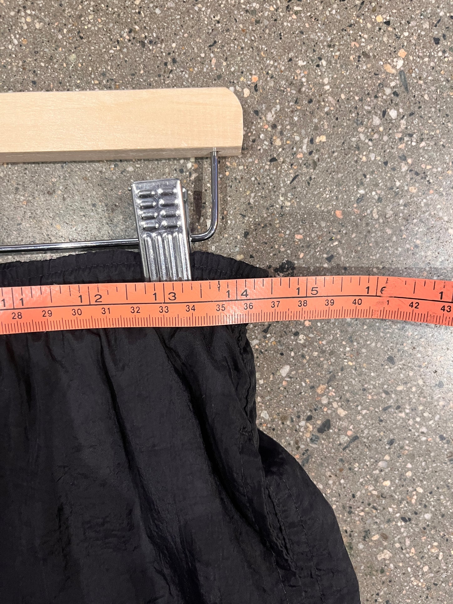 (M) 1990s Nike Black Tonal Swoosh Windbreaker Pants