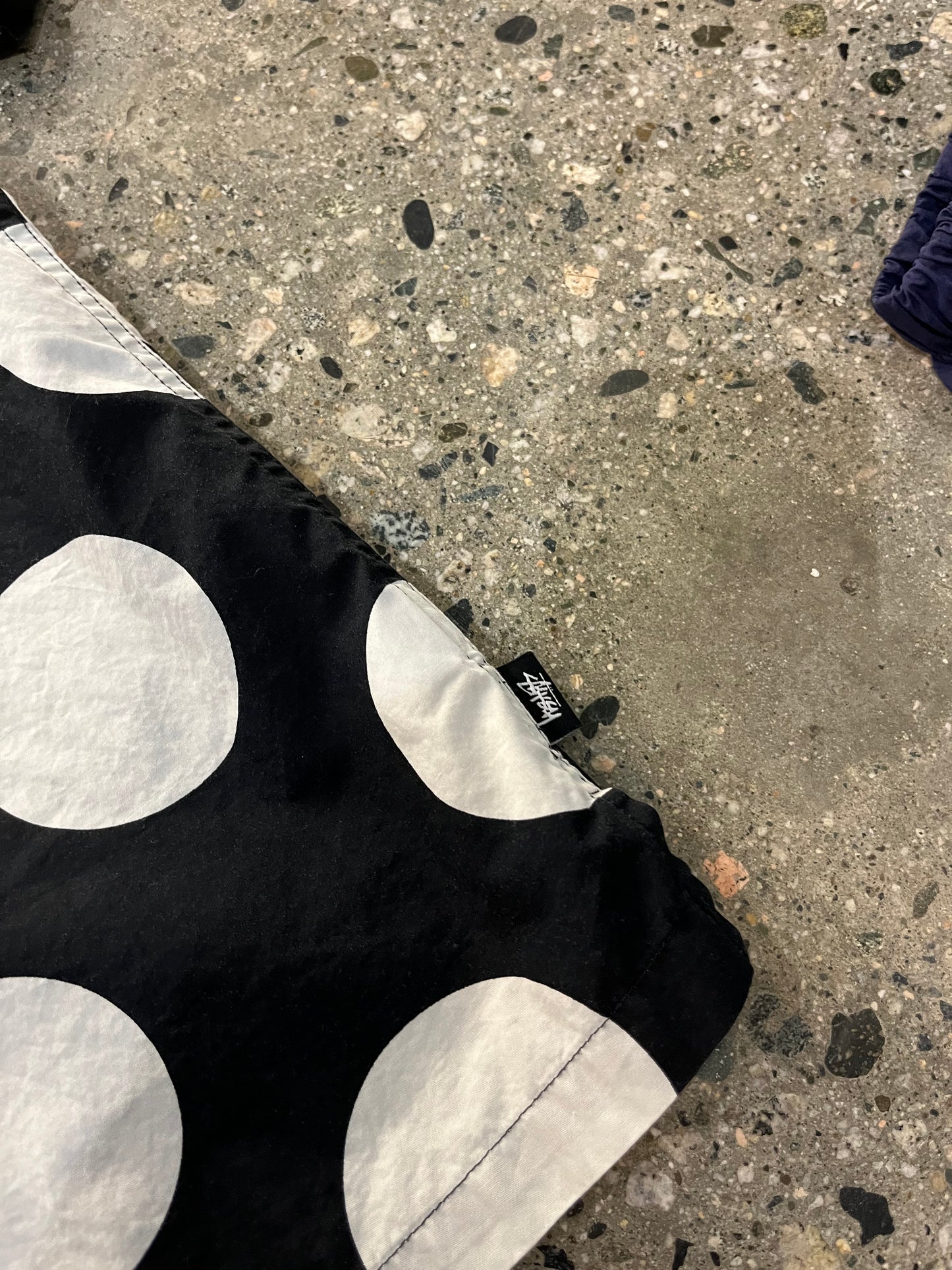 (S) a137 - Stussy DOTS Button Up