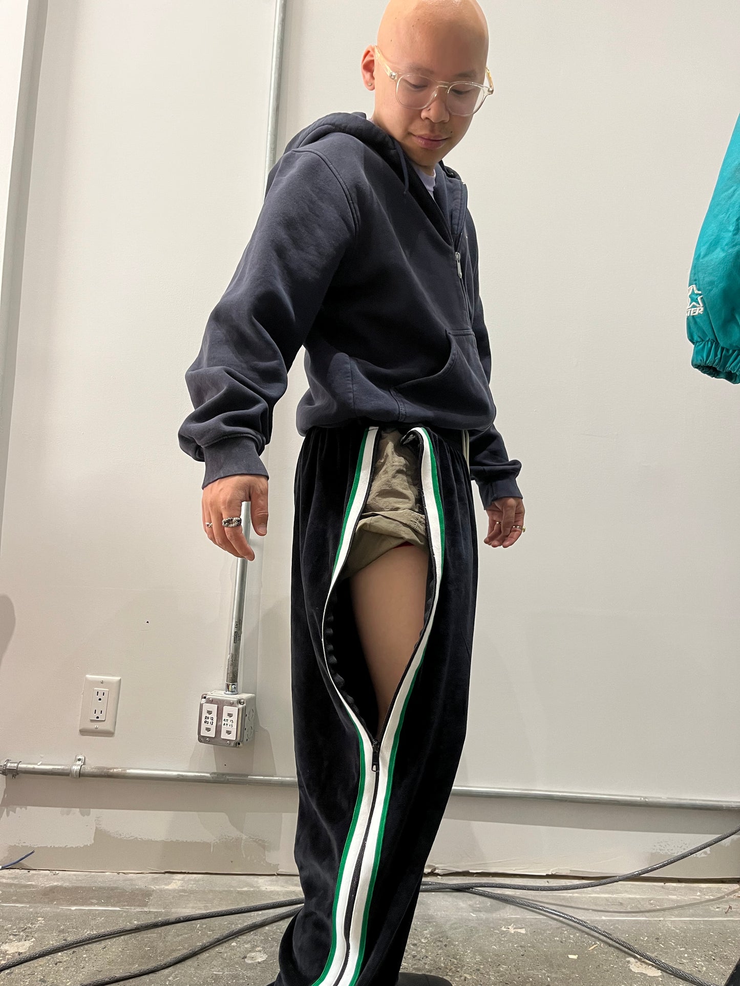 (28”) 80s/90s Nike Velour Swoosh Pants