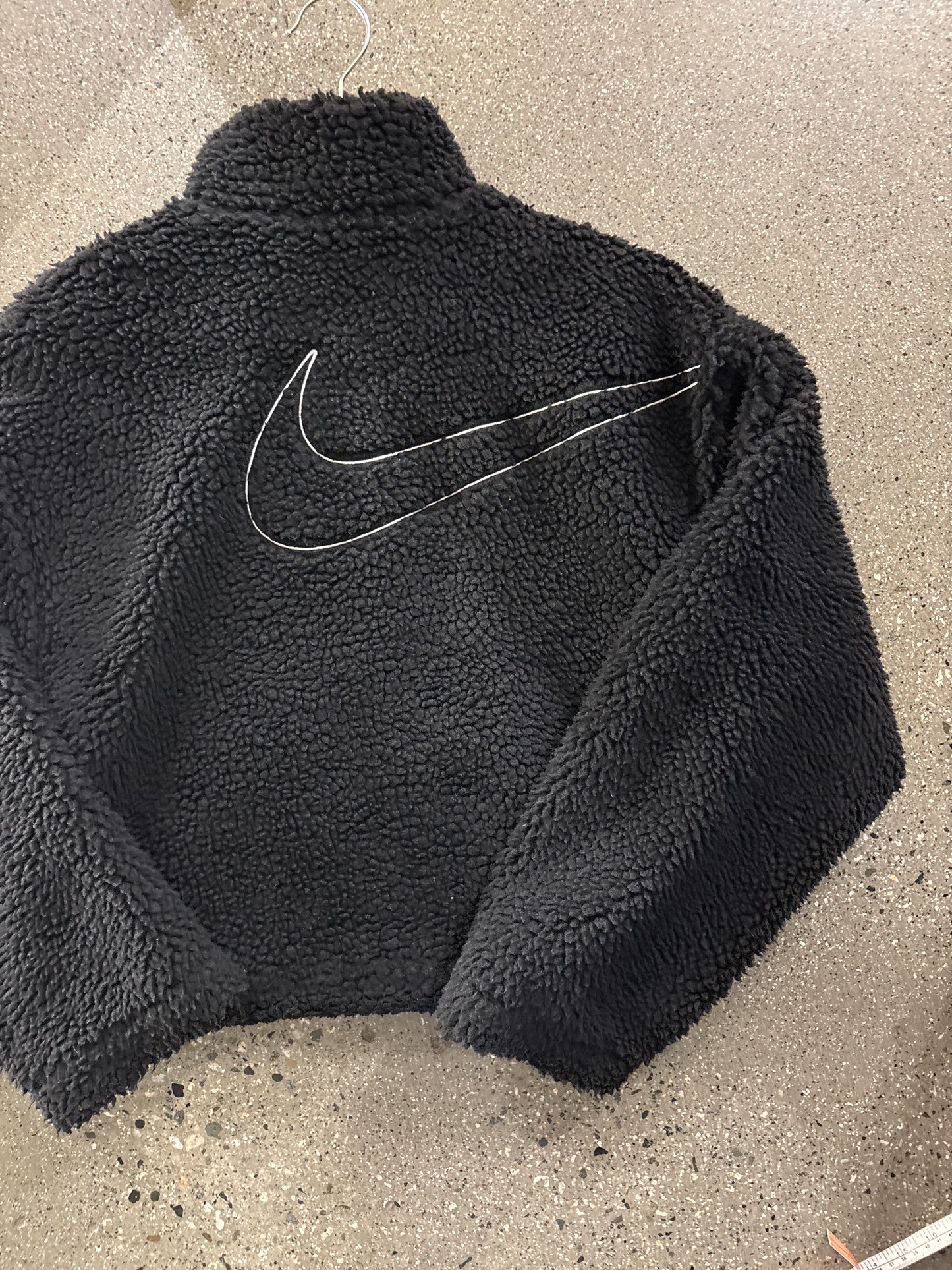 (Womens M ) Womens Cropped Nike Black FLEECE