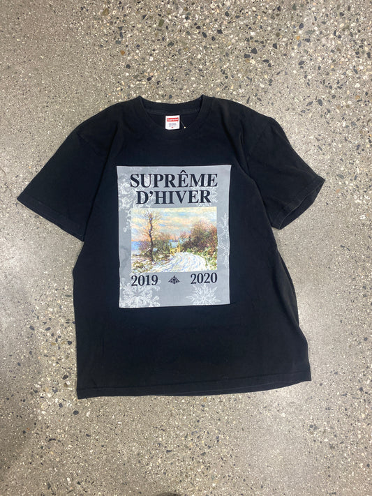 (M) Supreme D’hiver Tee