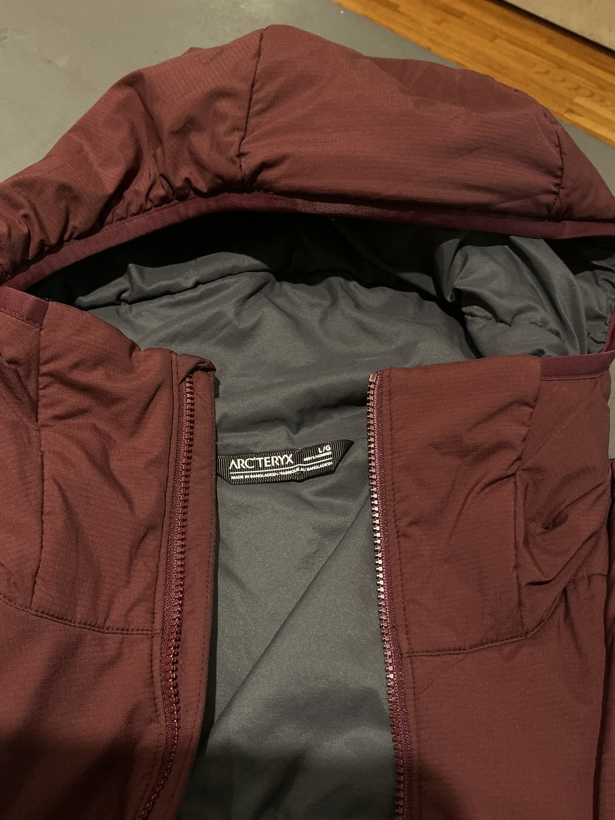 (Men’s L) Arc’teryx Burgundy Atom LT Hoody