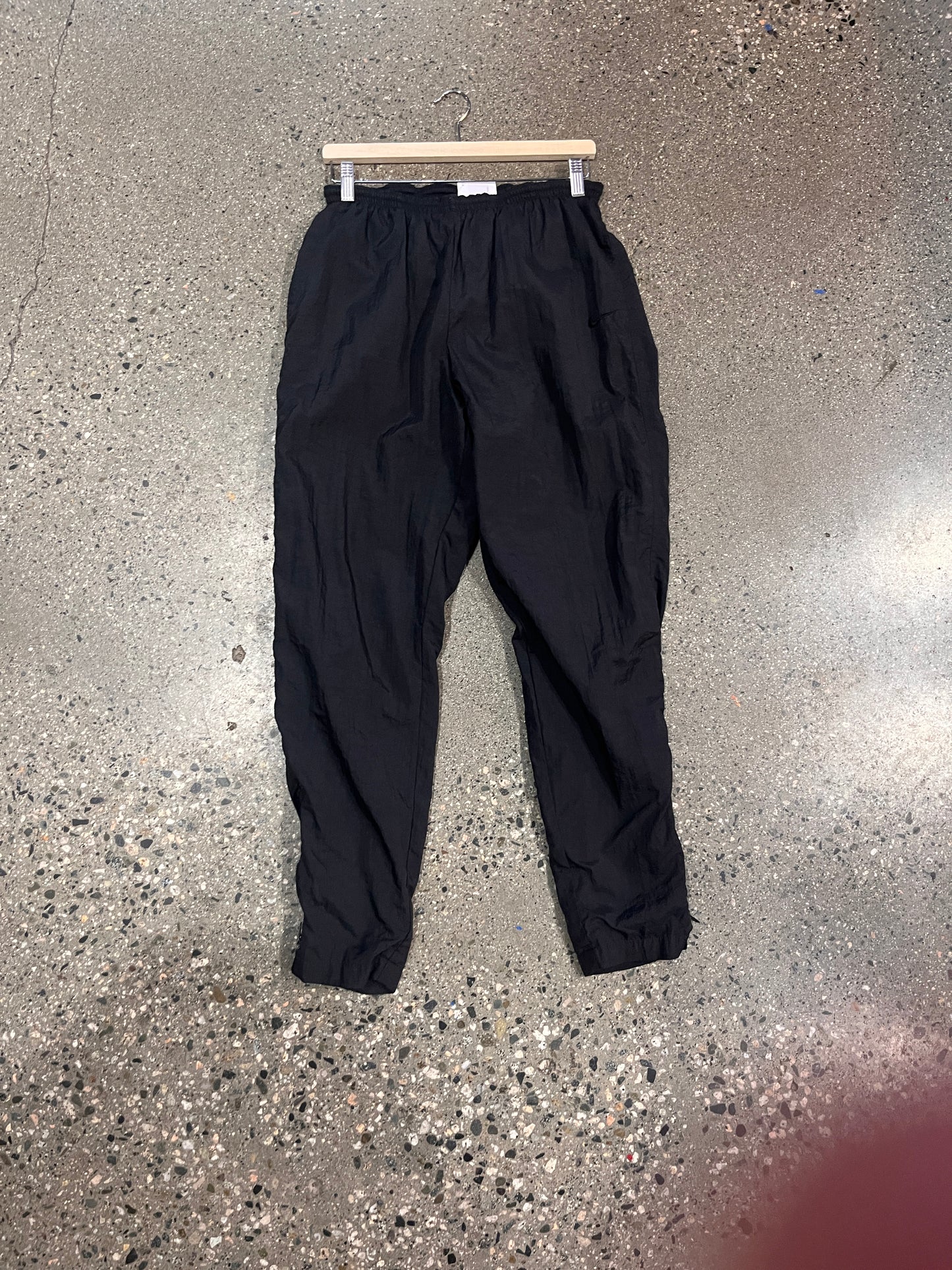 (M) 1990s Nike Black Tonal Swoosh Windbreaker Pants