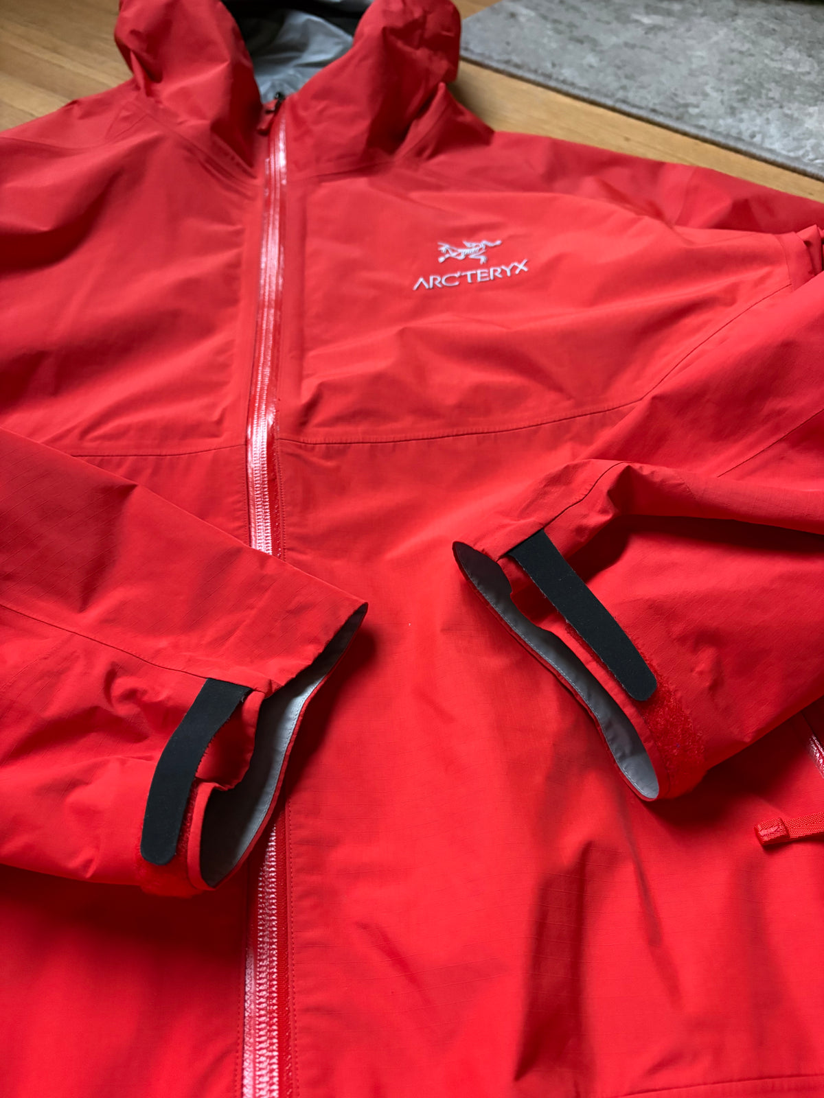 (XXL) Arcteryx Zeta SL Strawberry Red Goretex Jacket