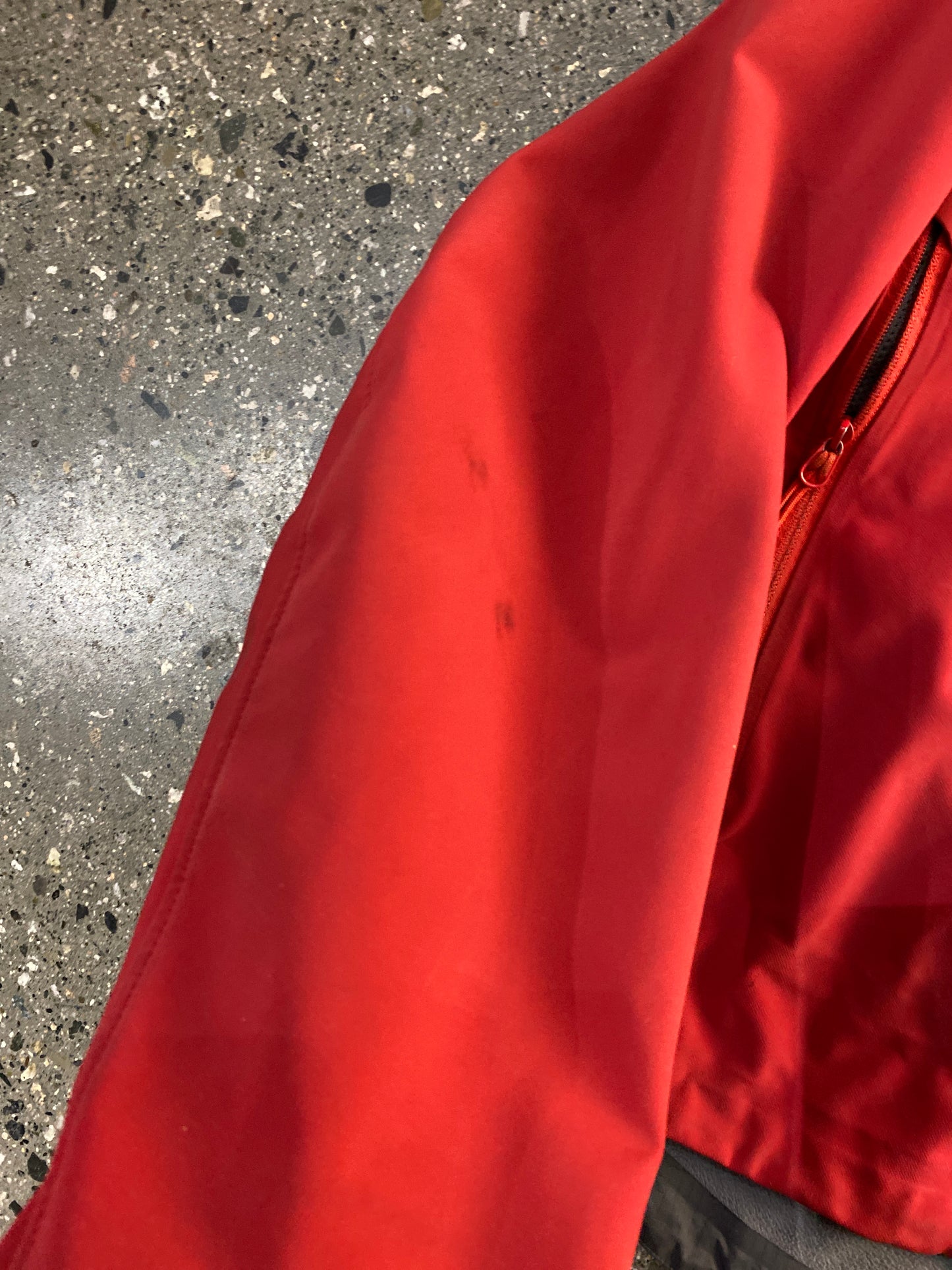 (L) FW18 - Arc’teryx Shell with Hood