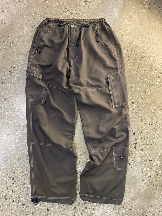 (XL) FW32 - r2 gray parachutes