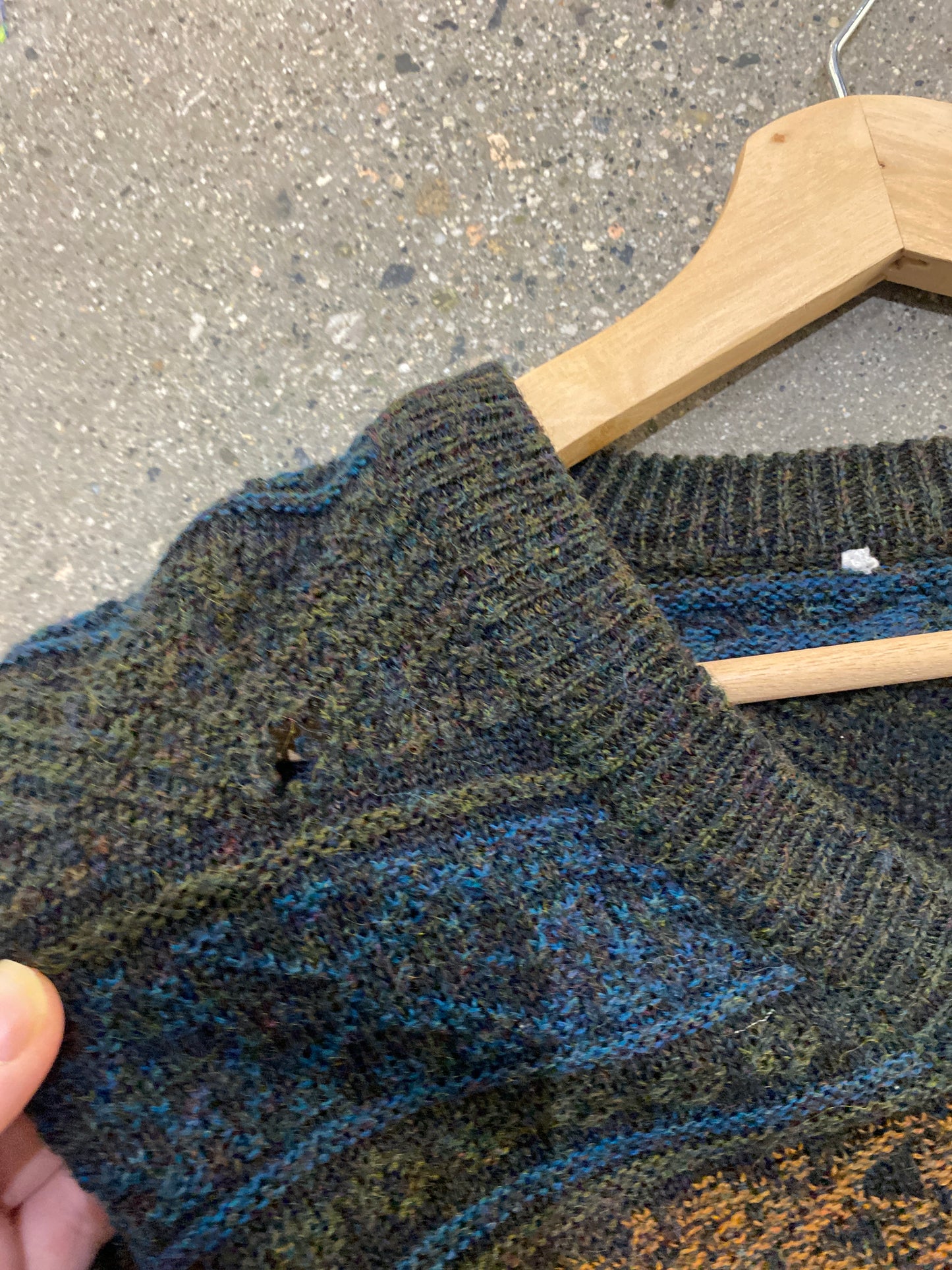 (S) Textured V neck