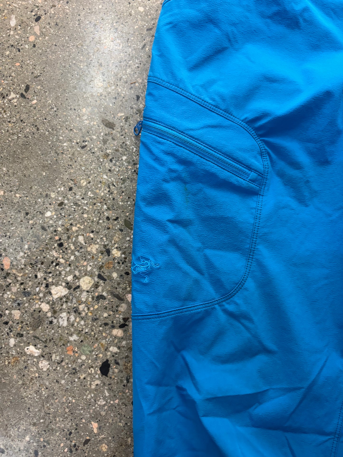 (27”) Arc’teryx Nylon Pants