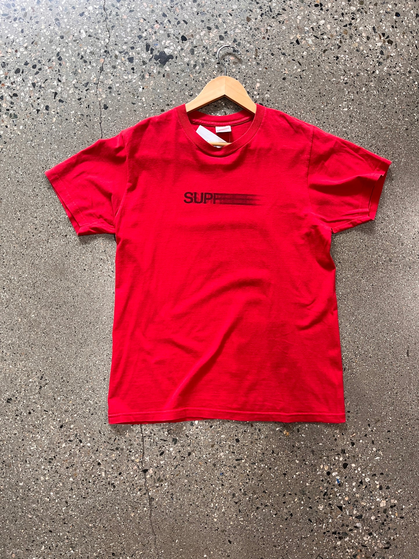 (M) Supreme Motion Tee