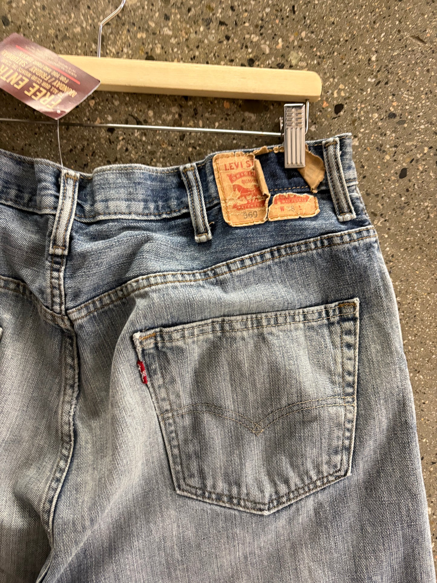 38” Levi Baggy Jort