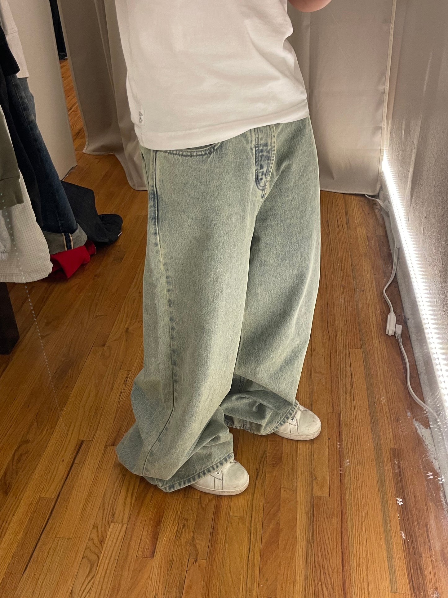 (34”) Wavey Wakaru Baggy Lightwash Jeans