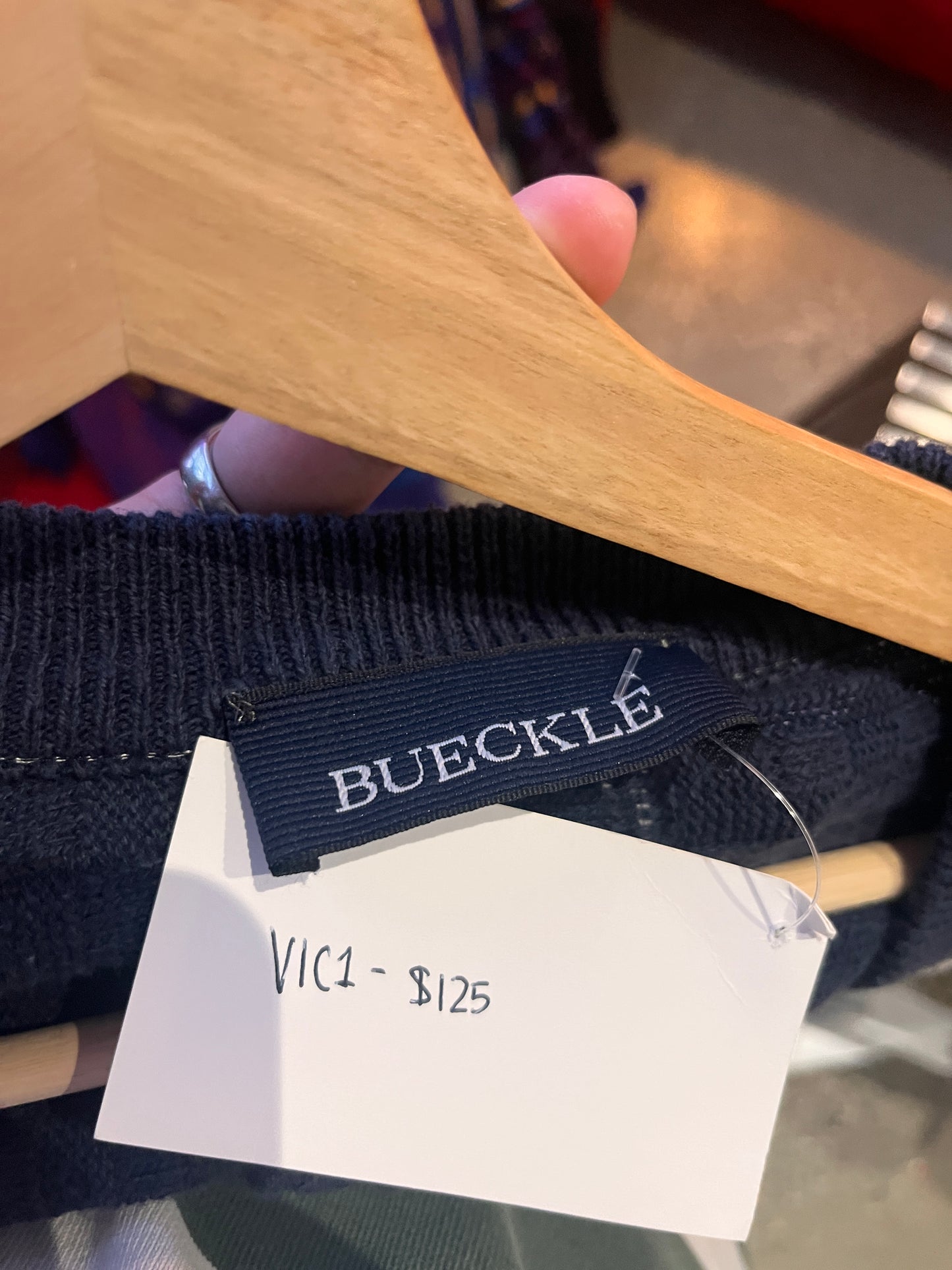 (L/XL) VIC1 - Bueckle 3D Knit Cardigan