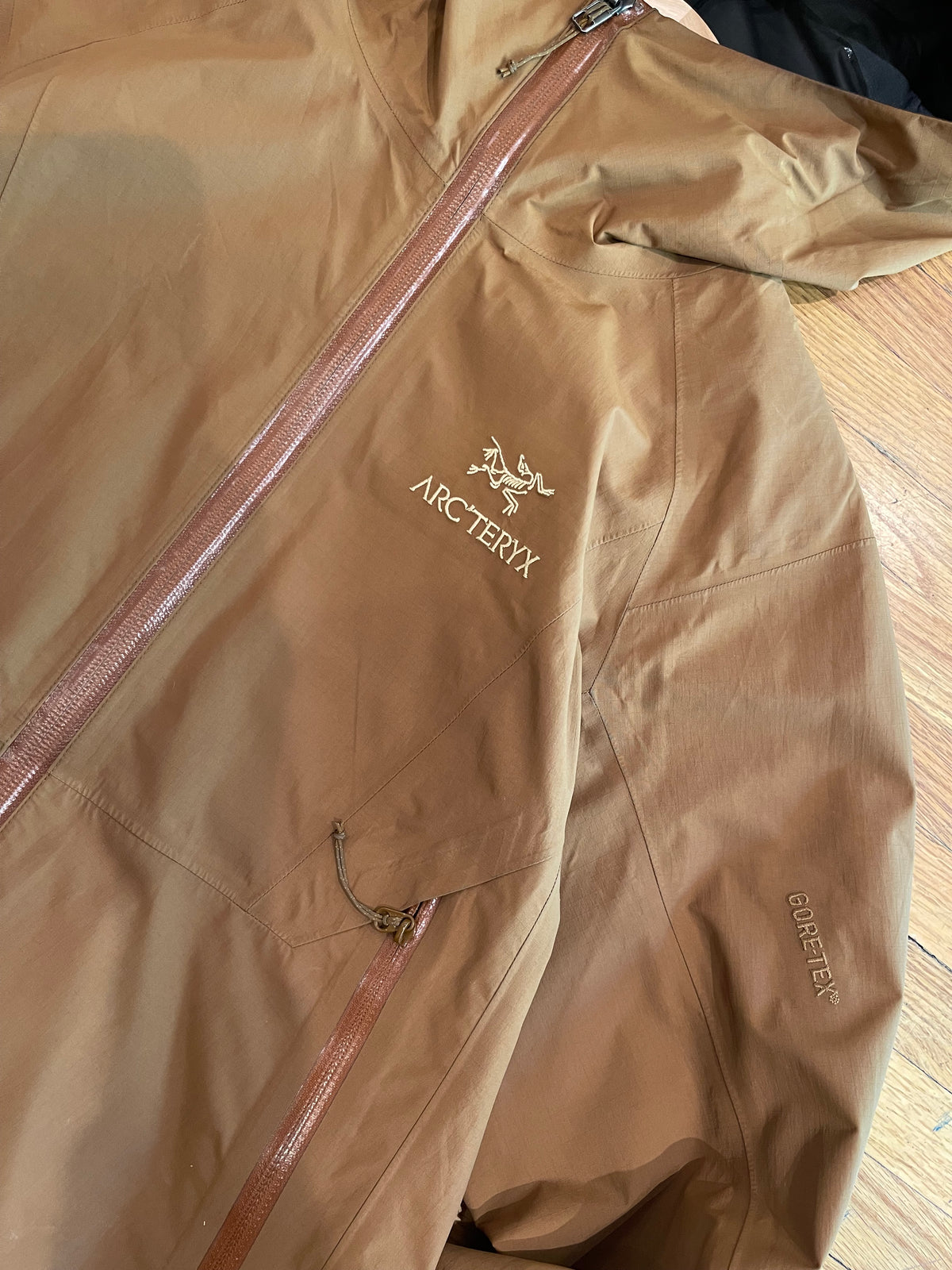 (Women’s M) 2012 Arc’teryx Beta SL ( As Is Condition )