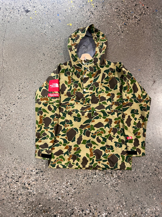 (L) Supreme X The North Face Duck Camo Jacket FW10