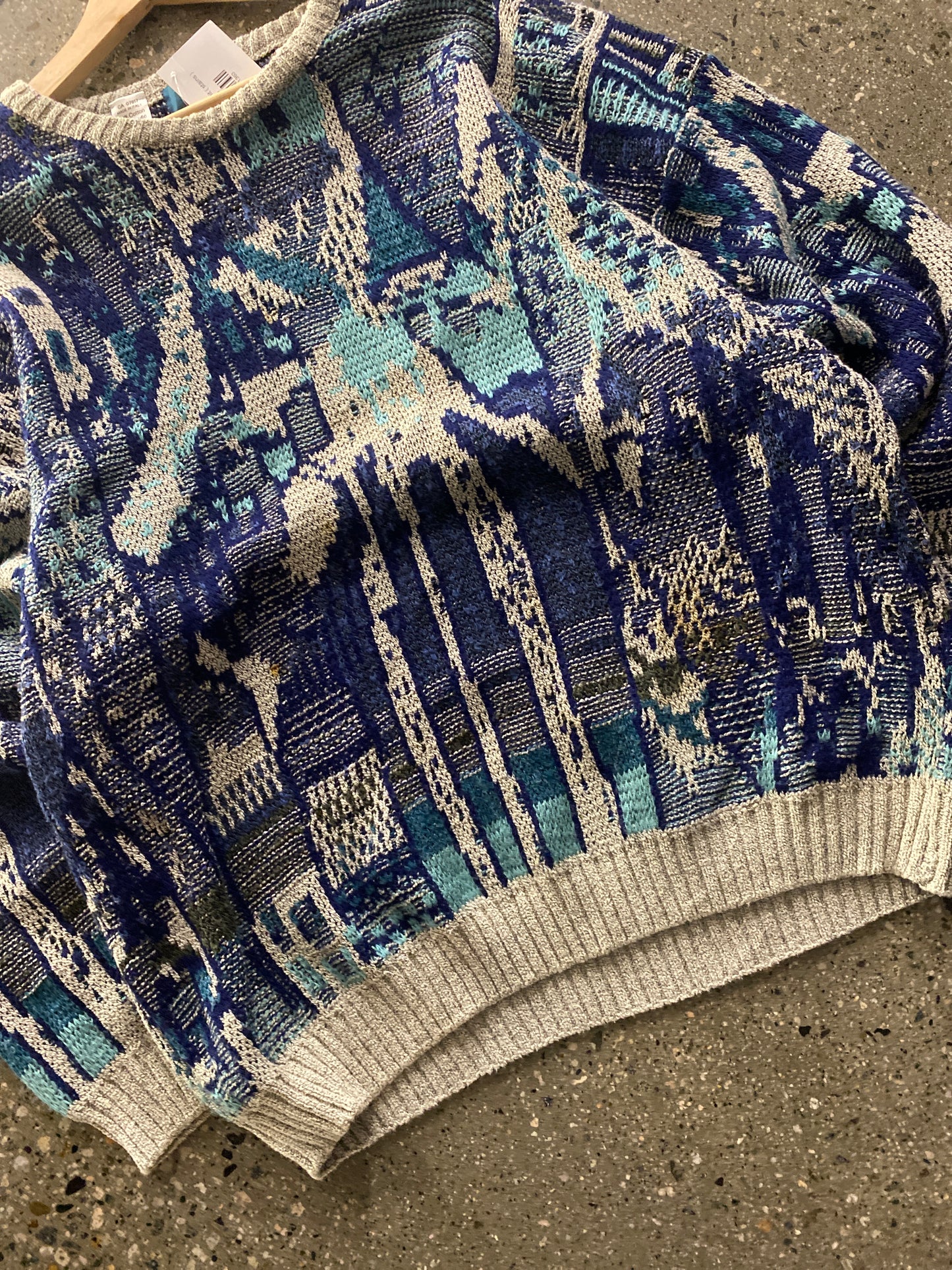 (L) Blue Patterned Knit ( stains )
