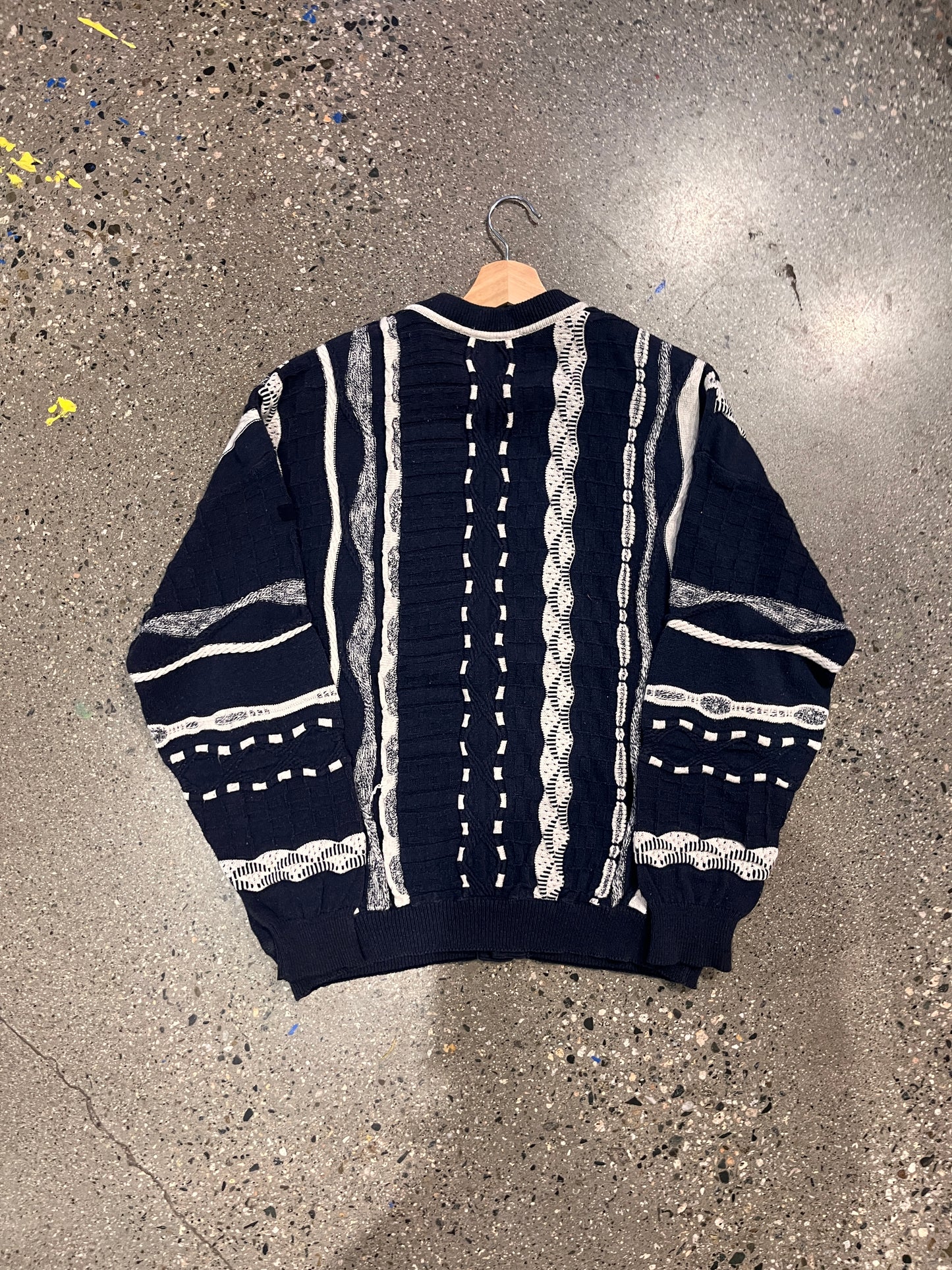 (L/XL) VIC1 - Bueckle 3D Knit Cardigan