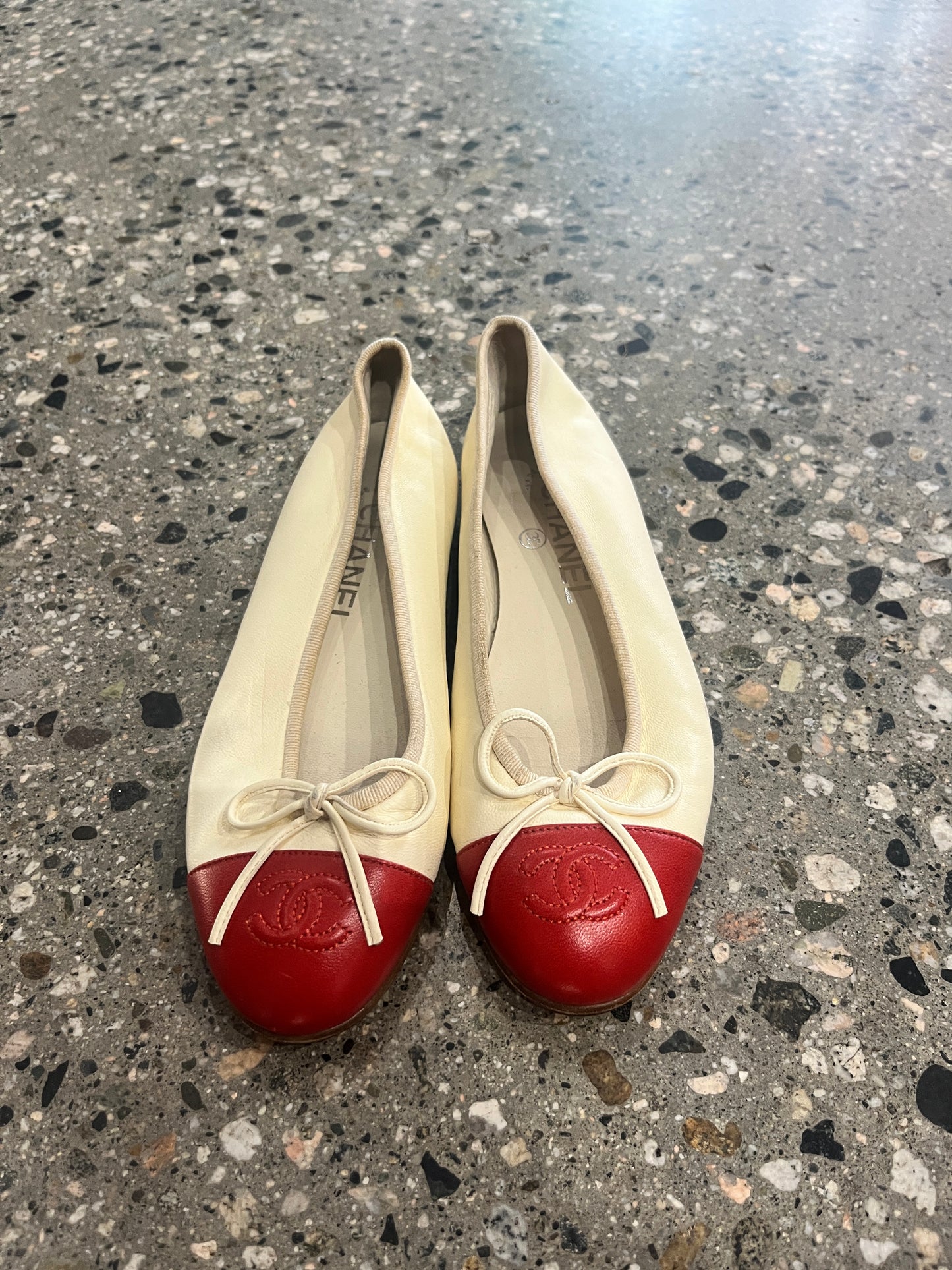 (5.5 US) Chanel Ballet Flats - Cream+Red
