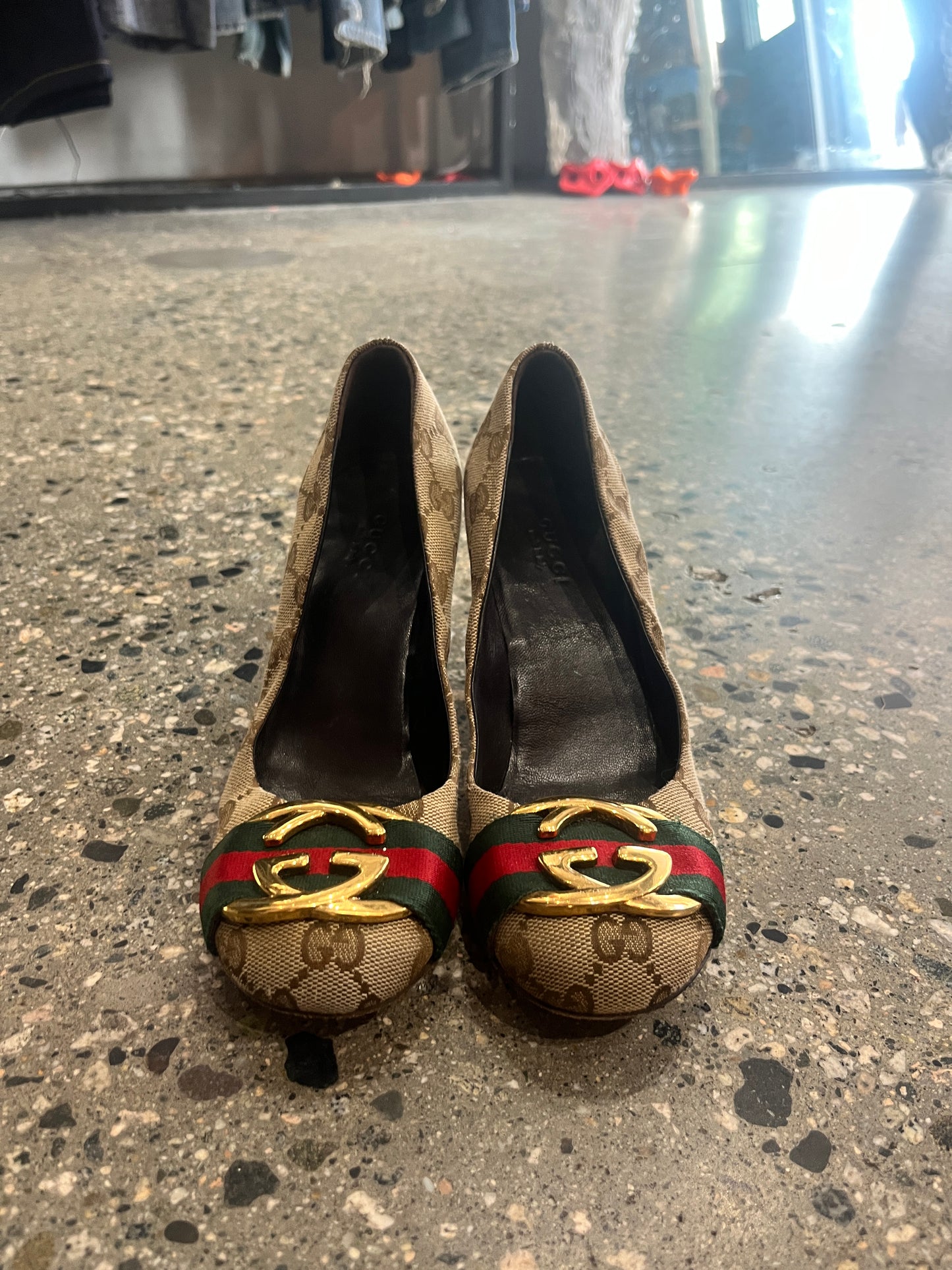 (5 US) Gucci GG Canvas Pump