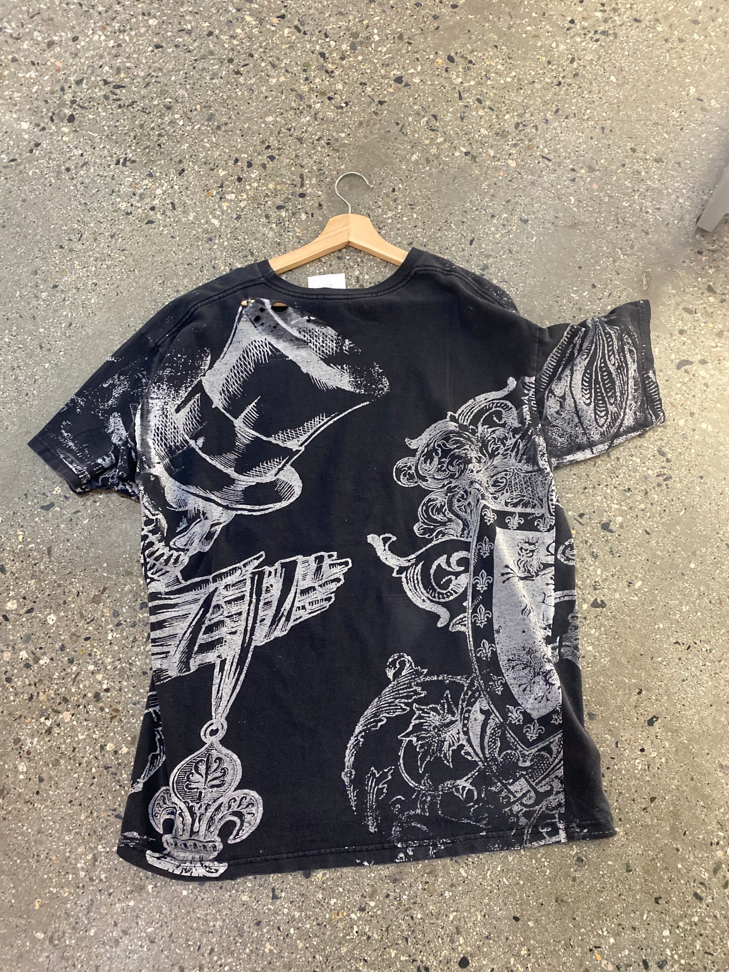 (xl/2x) Y2K Graphic Tee AOP ( as is )