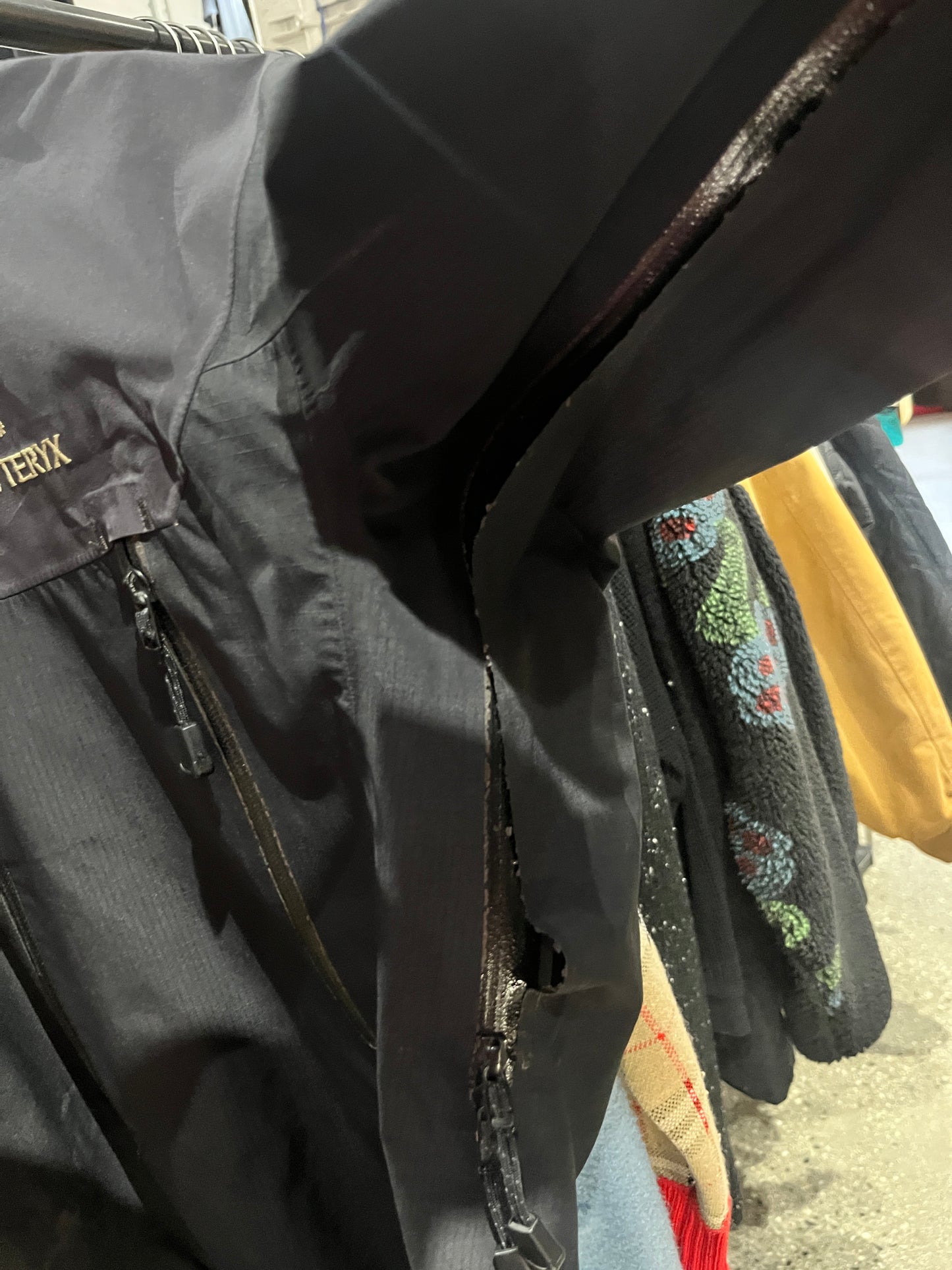 (Mens S) 2000s Arcteryx Beta AR ( as is )