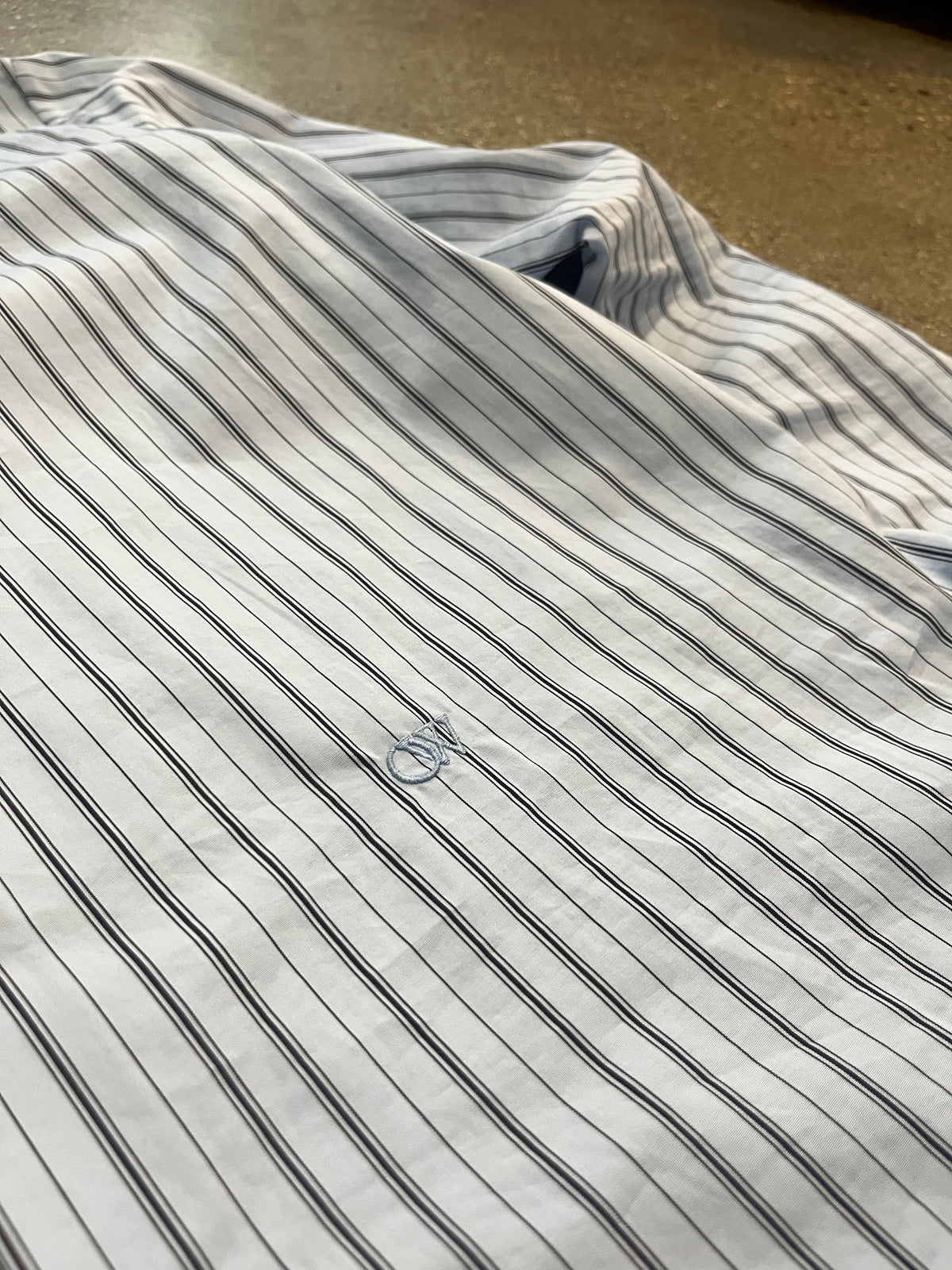 (L) Offwhite Stripe Button Up