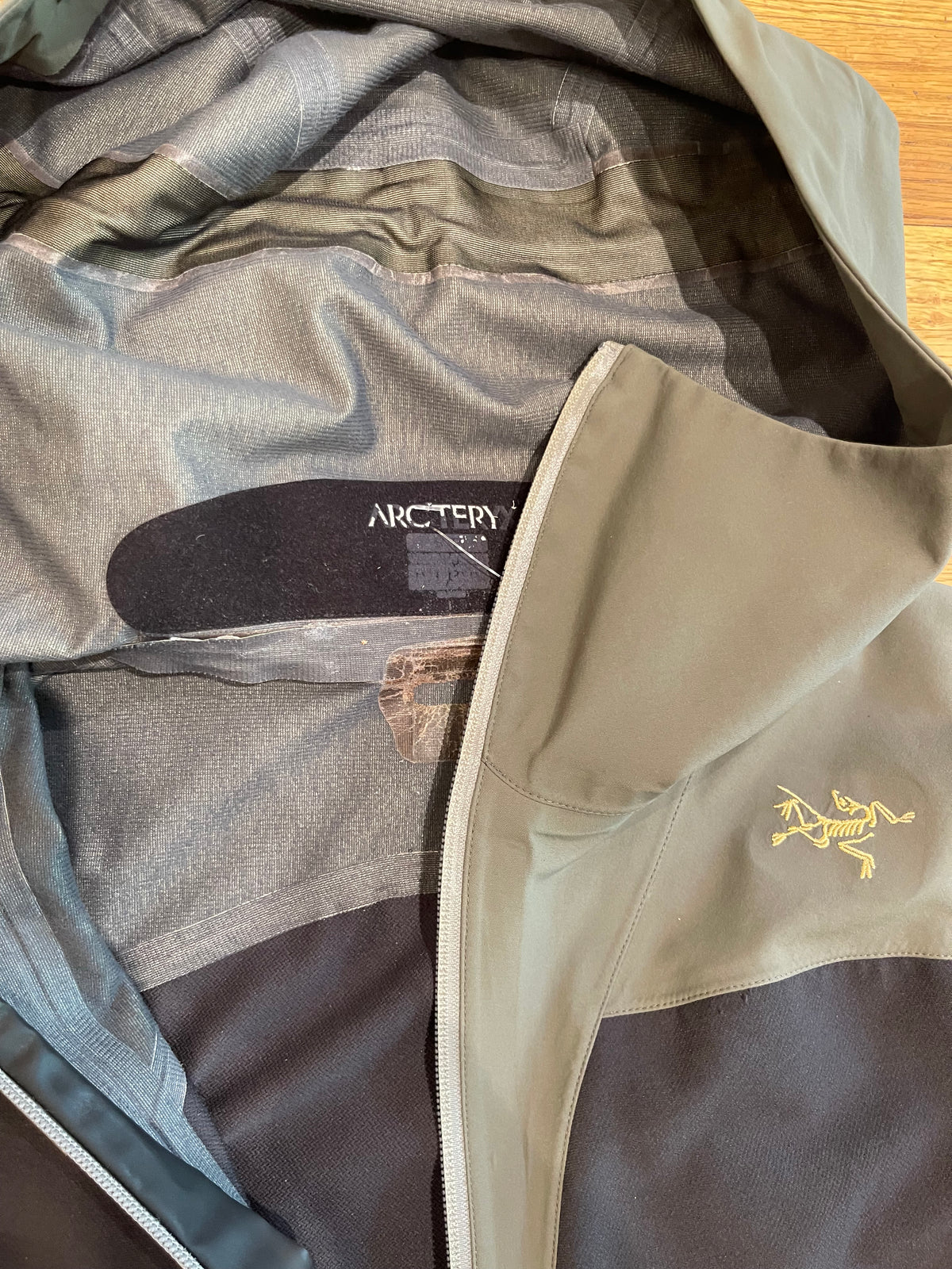 (S) August 2006 Arc’teryx Seeker Comp Sidewinder Softshell Jacket