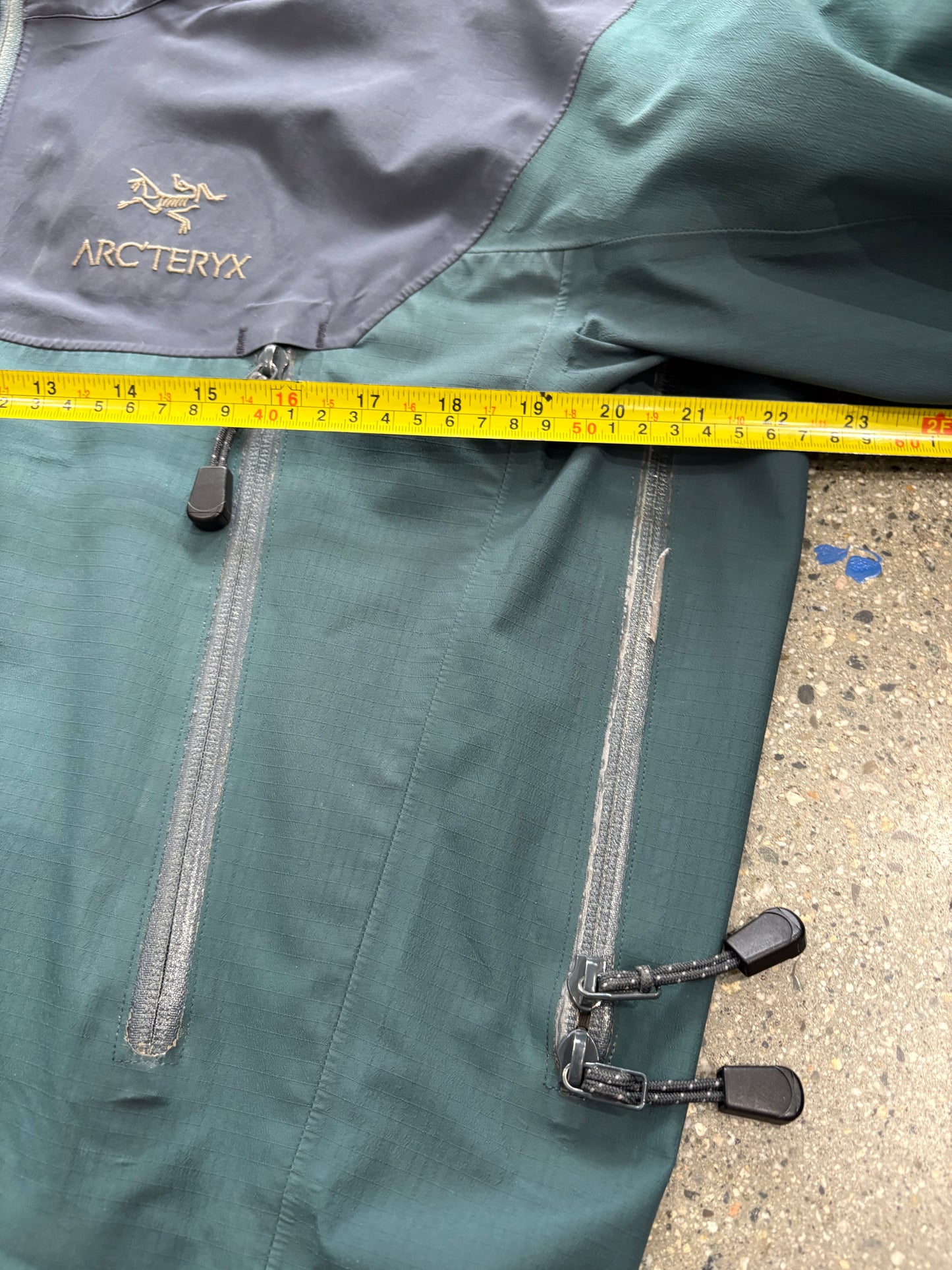 (M) Vintage Beta AR Green / Blue