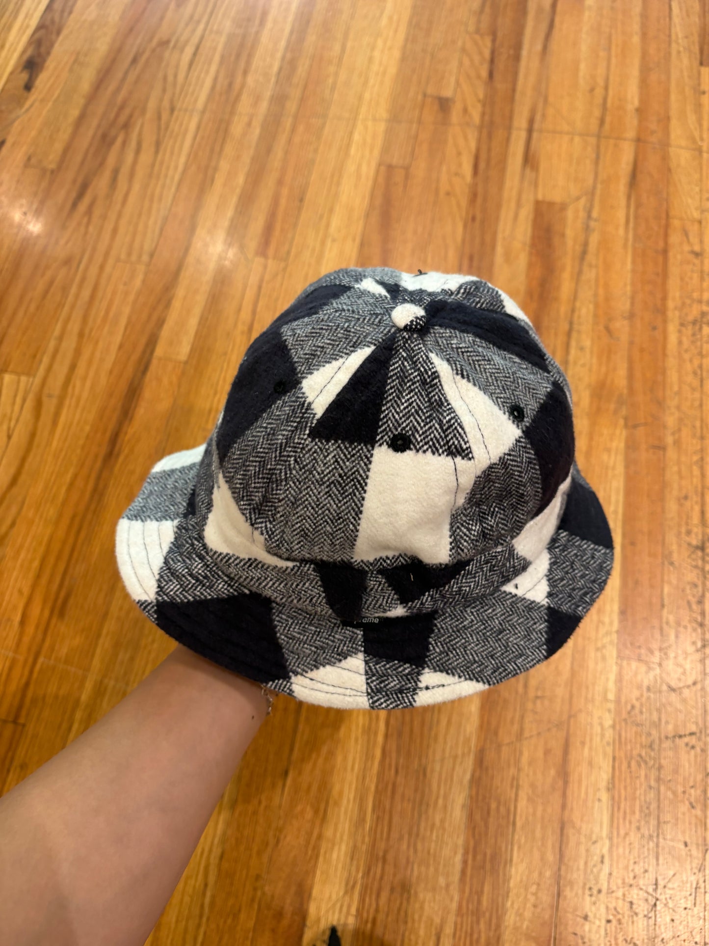 (M/L) Supreme Plaid bucket