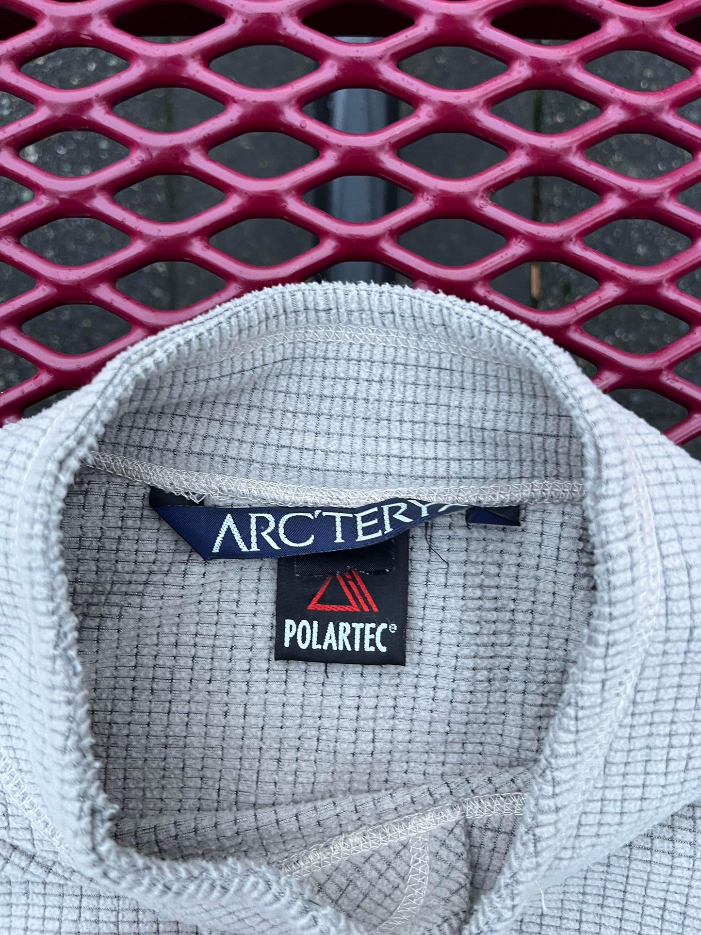 (S/M) Vintage Arc’teryx Mid Logo Thermal Pullover